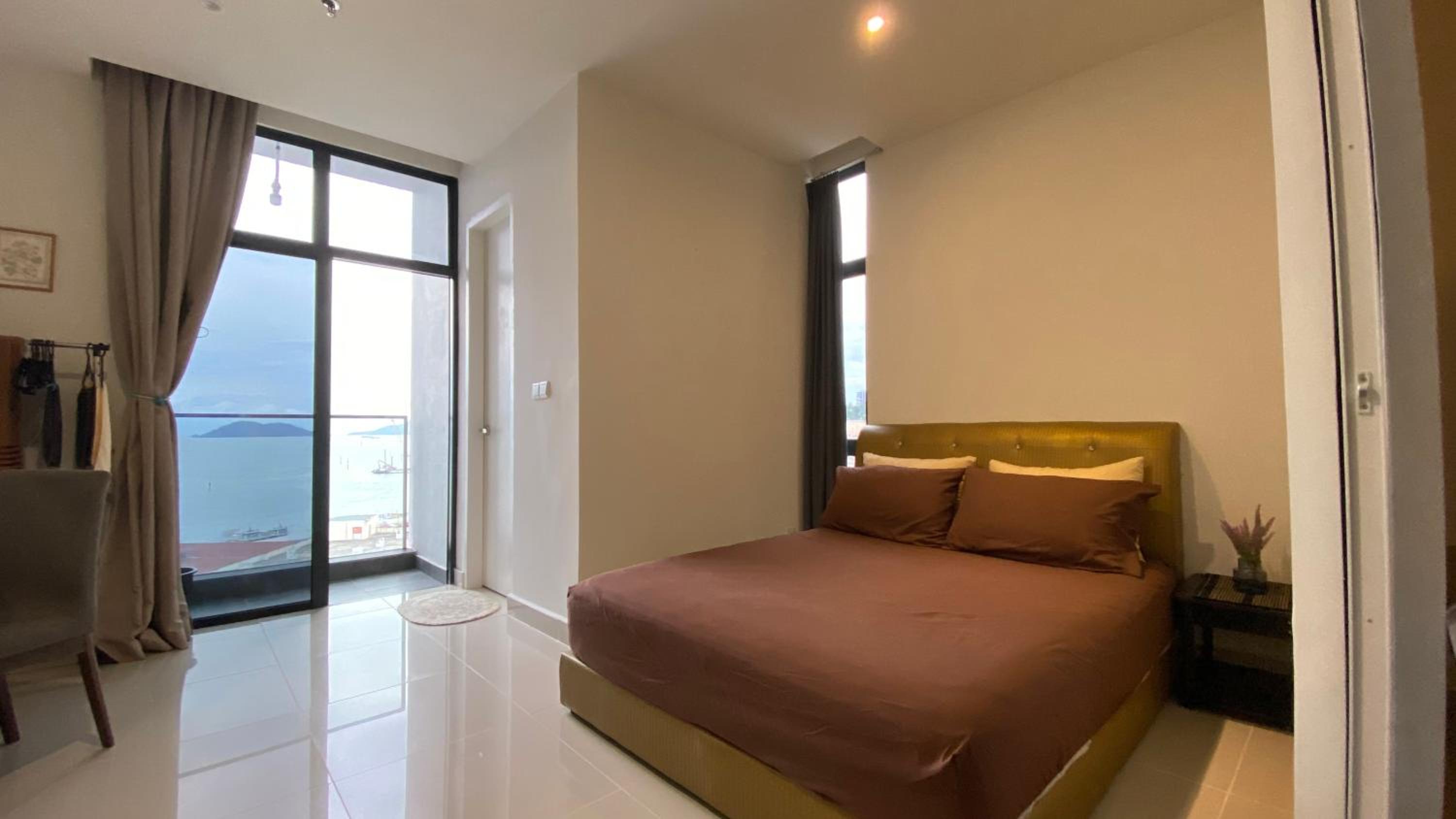 MMJ Homesuite @ The Shore photo 1