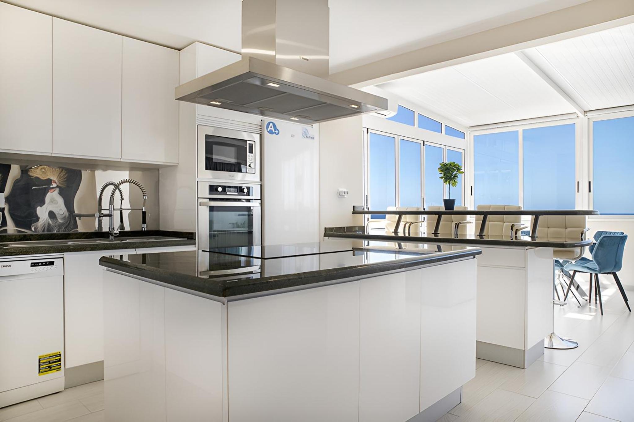 MAGNIFICENT FLAT with SPLENDID OCEAN VIEWS
