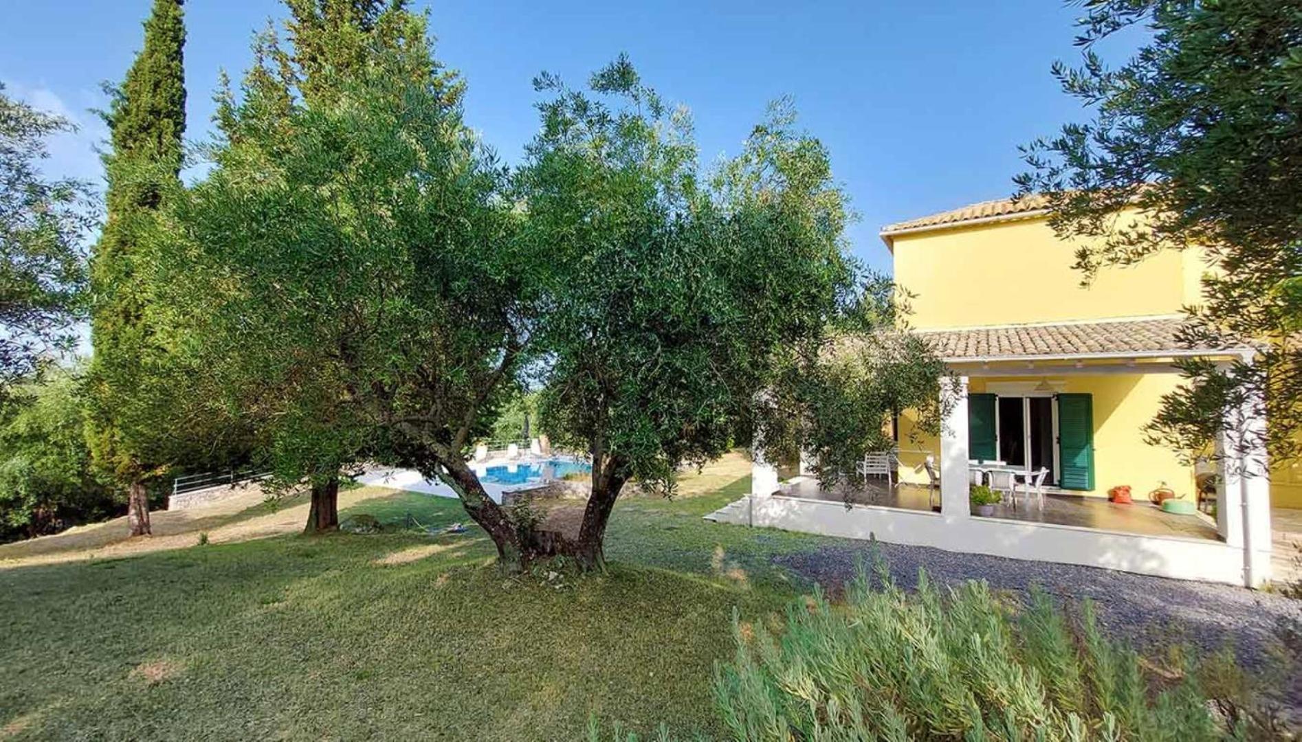 Villa Mayroula