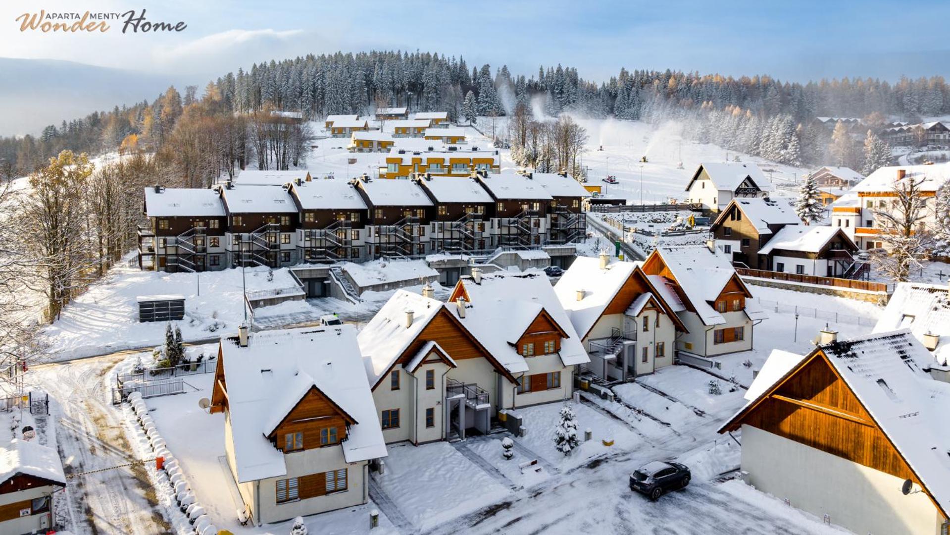 Wonder Home Residence - Apartamenty z balkonami i ogródkami, blisko stoku narciarskiego Karpatka i szlaków turystycznych