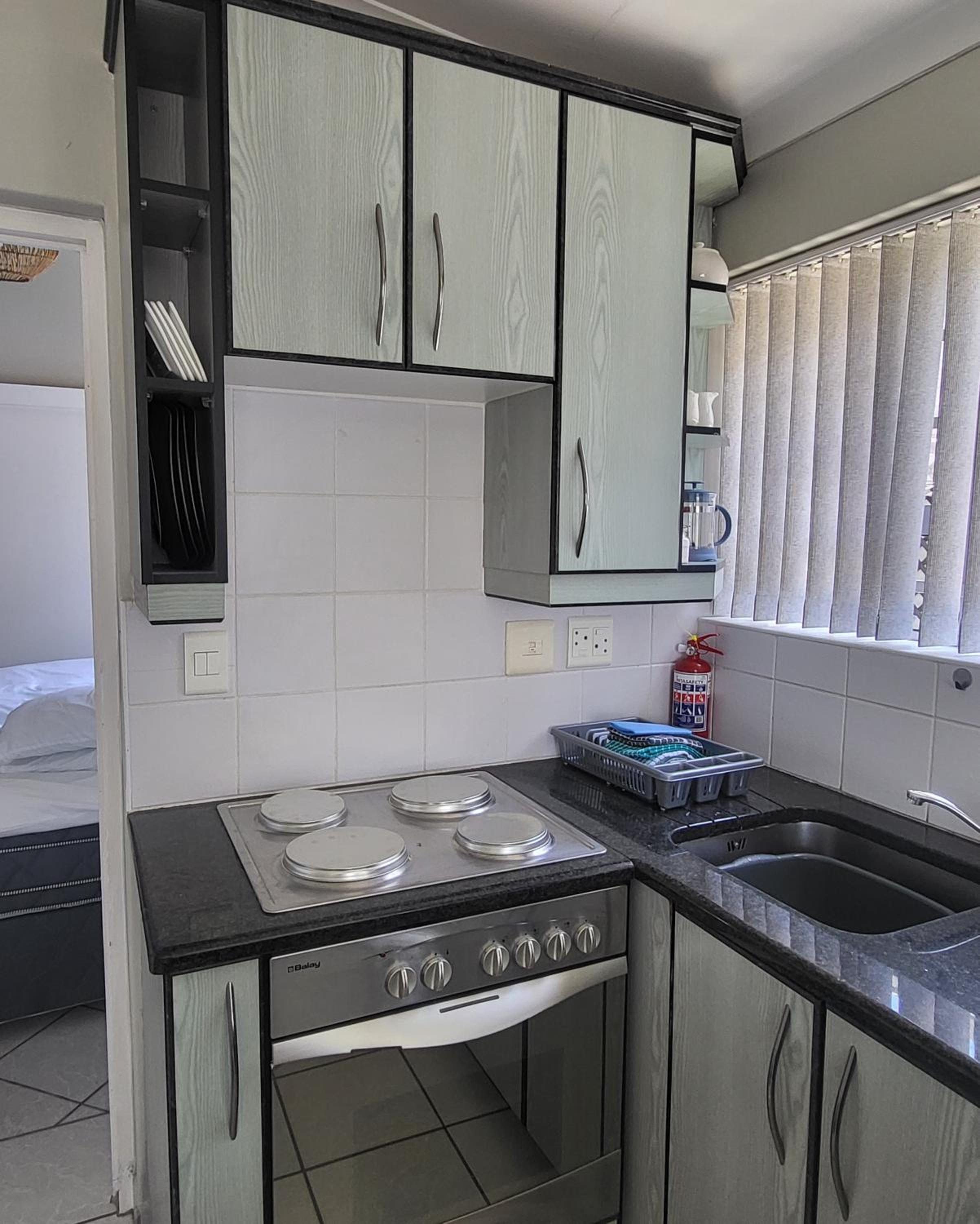 APPLES APARTMENT 6B