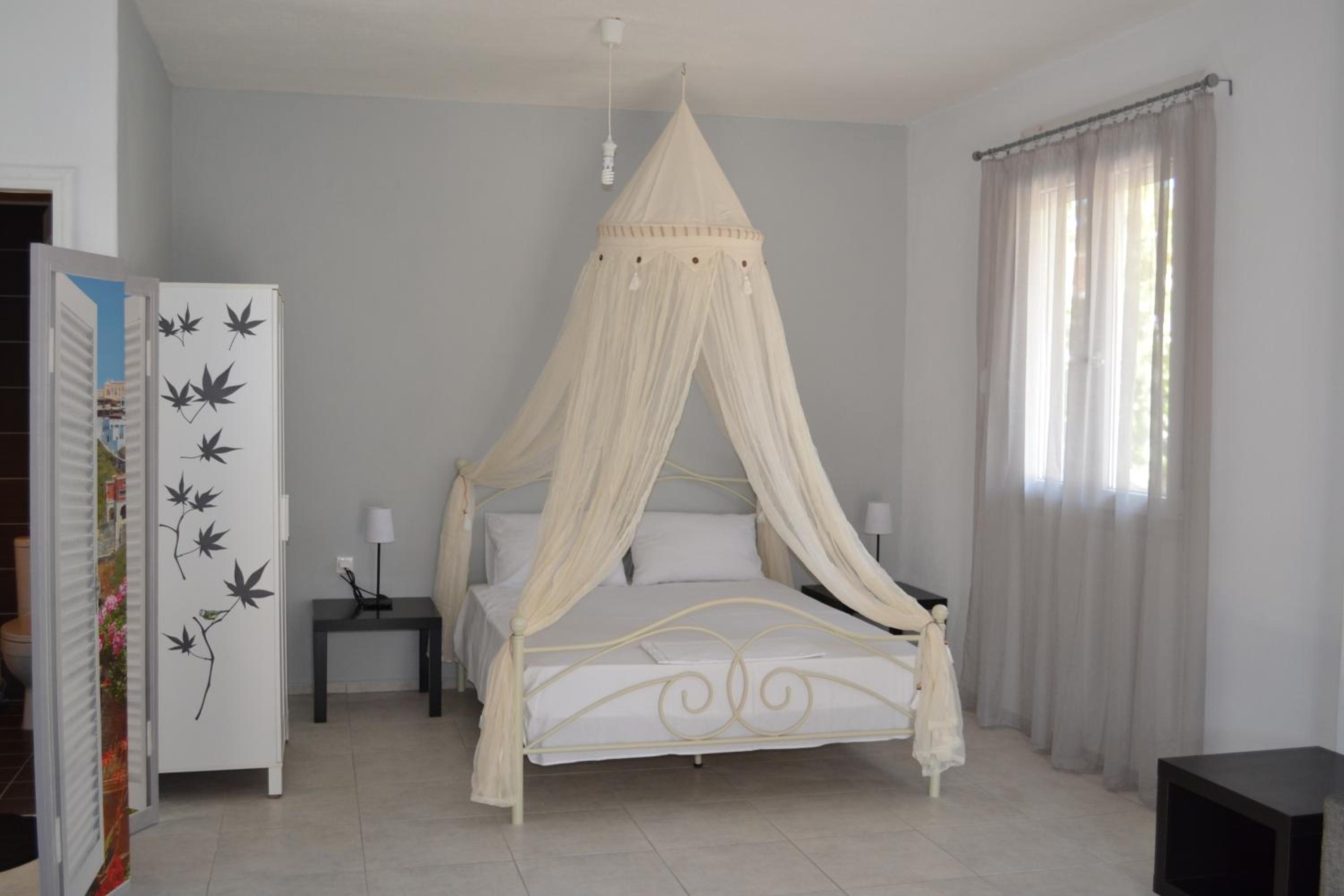 Alexandros Apartments