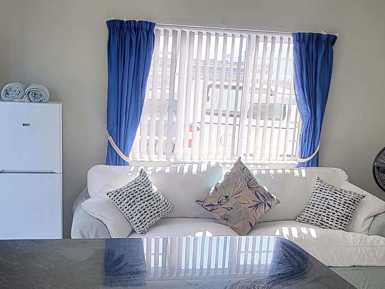 APPLES APARTMENT 6B