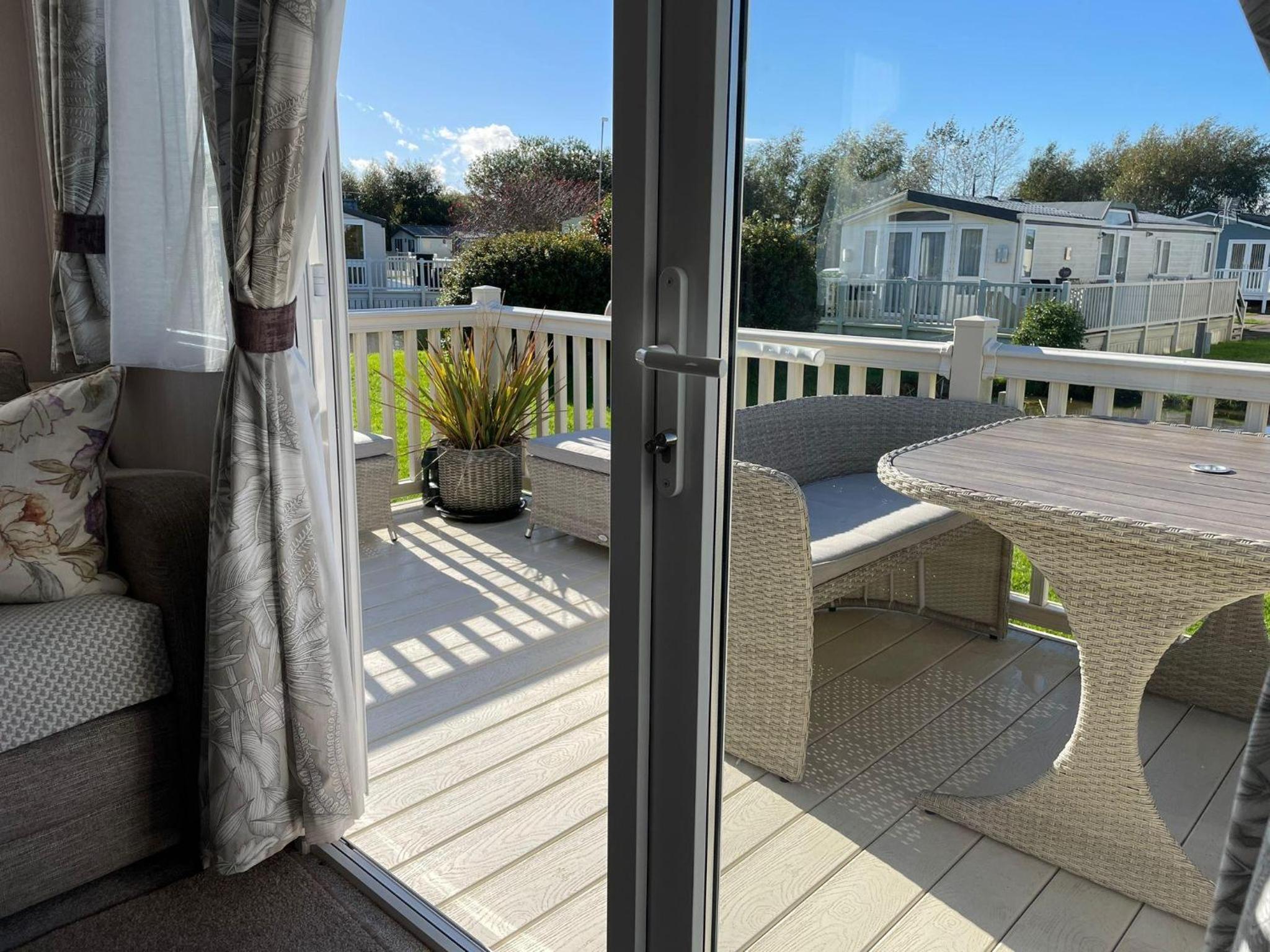 Stunning Caravan With Decking, Nearby Hunstanton Beach Ref 23232K view 2