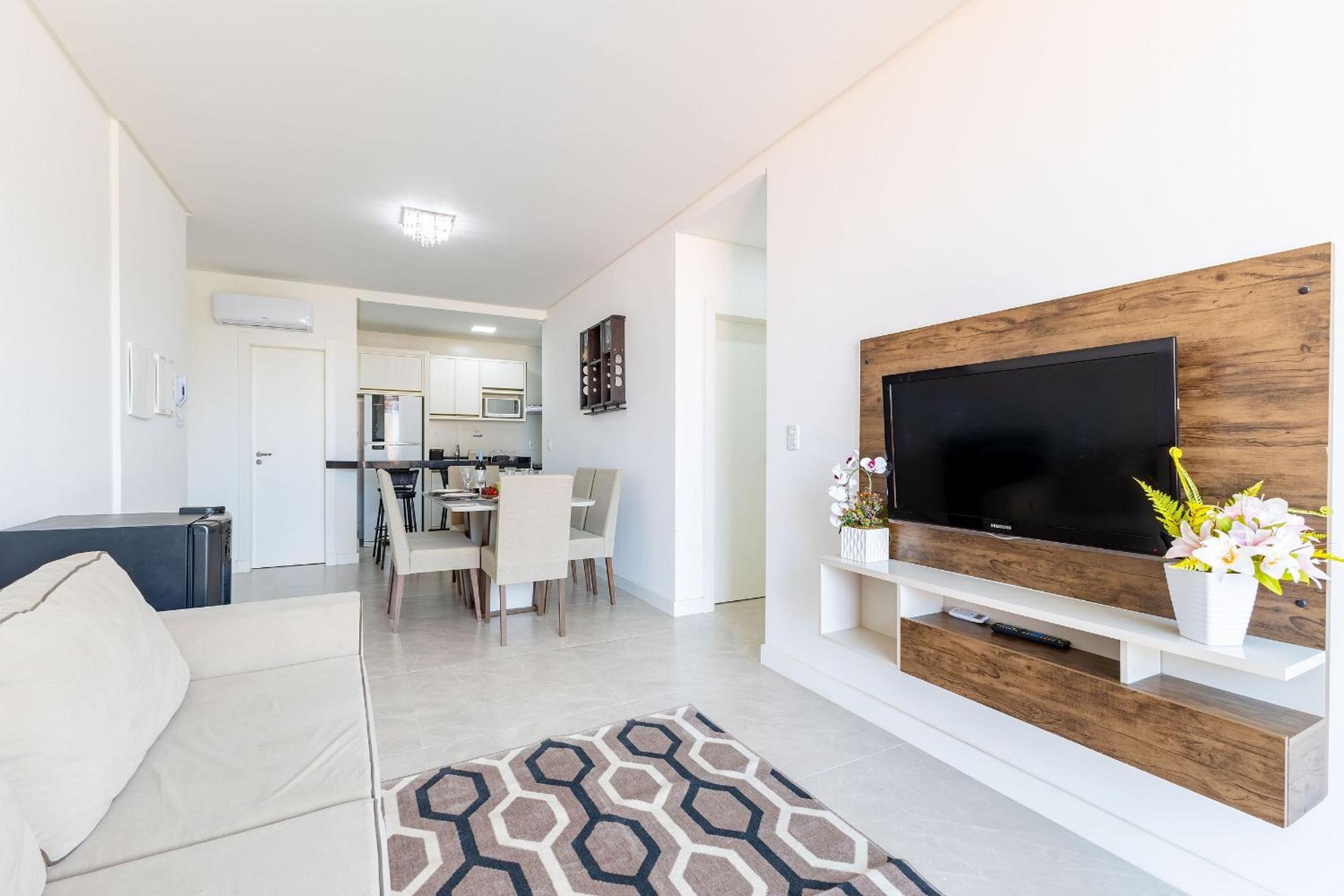 Apartamento em Condomínio com Piscina Pertinho do Mar