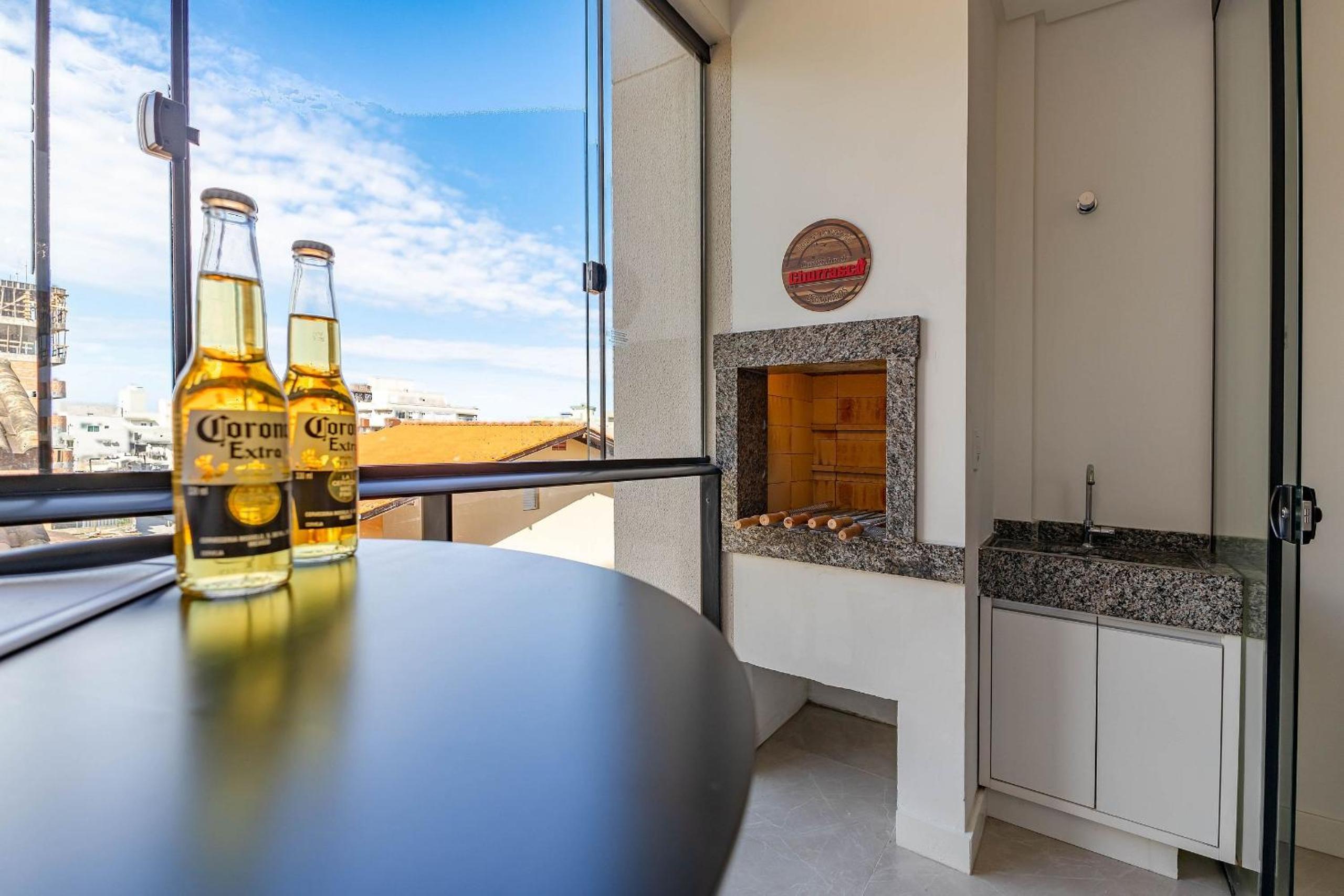 Apartamento em Condomínio com Piscina Pertinho do Mar