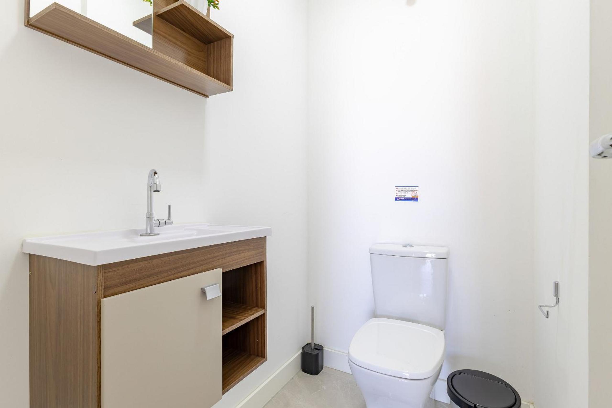 Apartamento em Condomínio com Piscina Pertinho do Mar