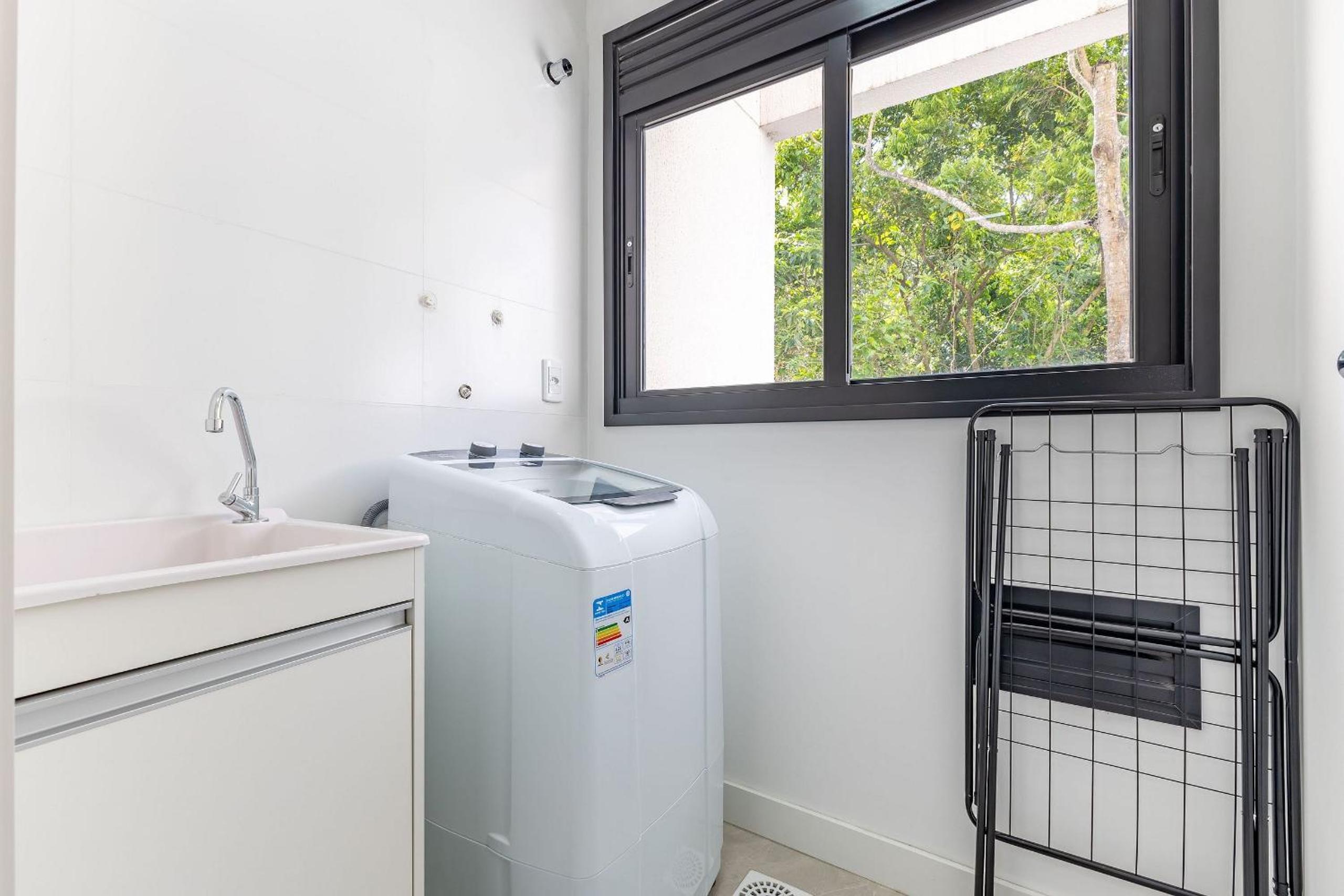 Apartamento em Condomínio com Piscina Pertinho do Mar