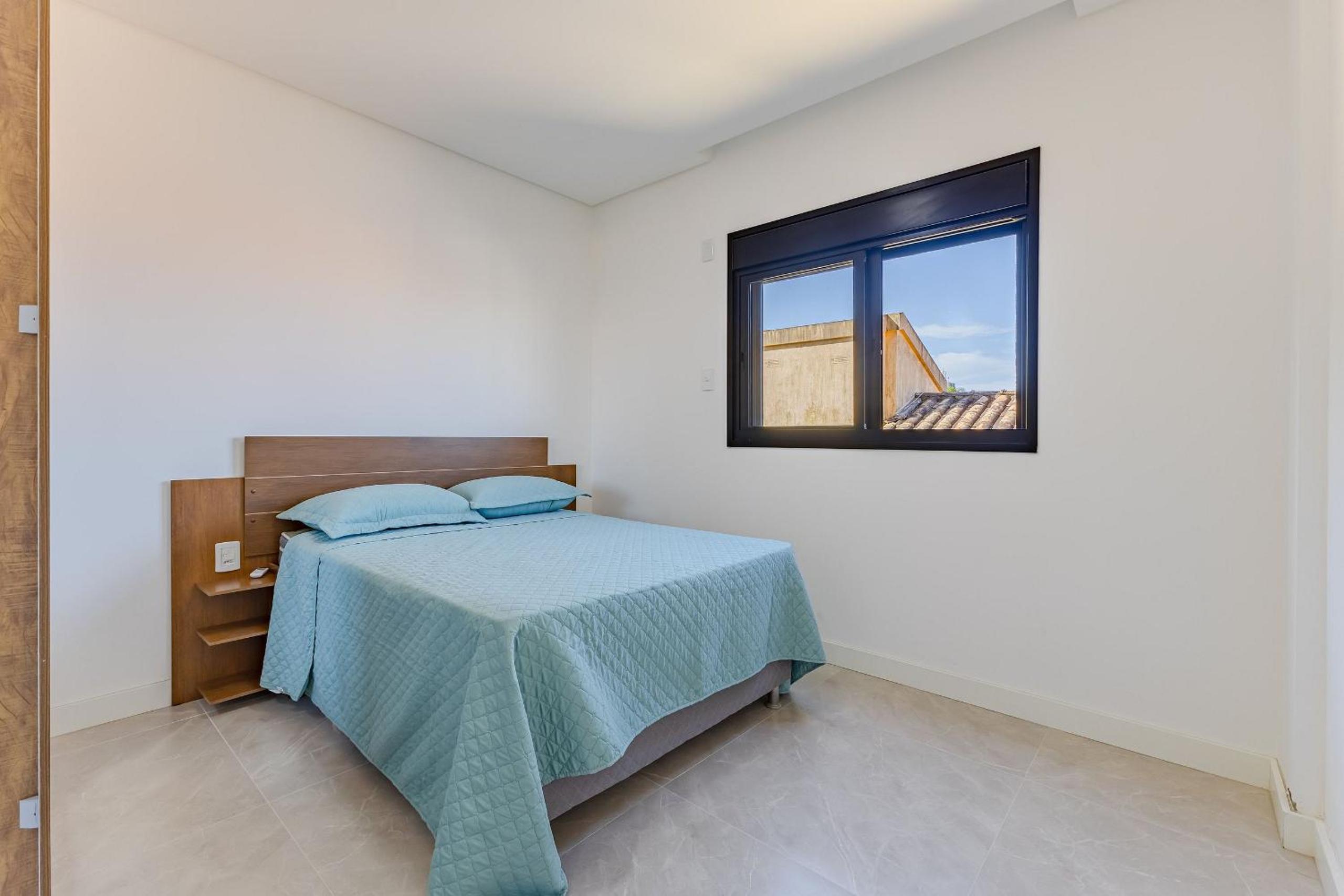 Apartamento em Condomínio com Piscina Pertinho do Mar
