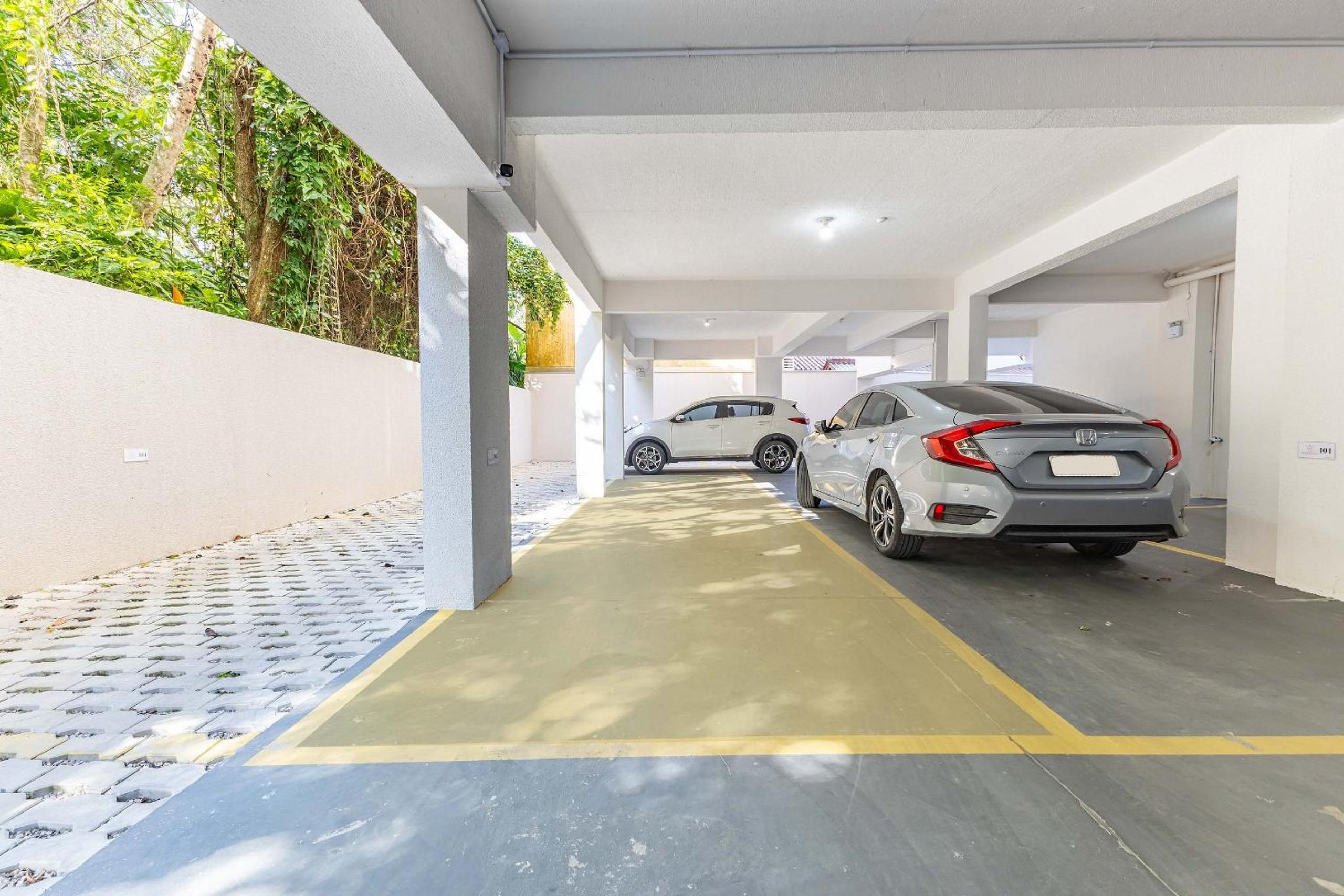 Apartamento em Condomínio com Piscina Pertinho do Mar