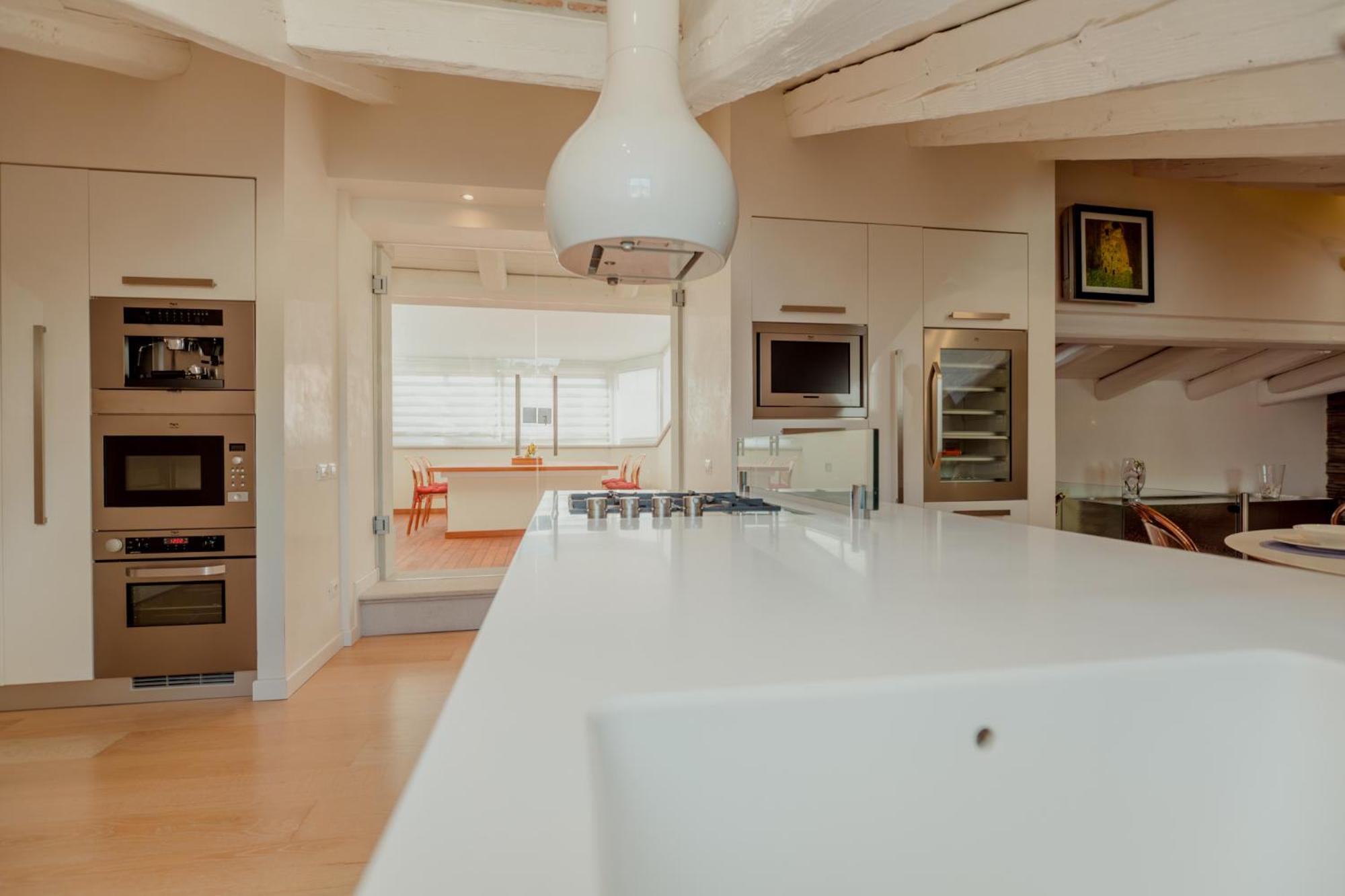 Aphrodite Luxury APT with Jacuzzi photo 4