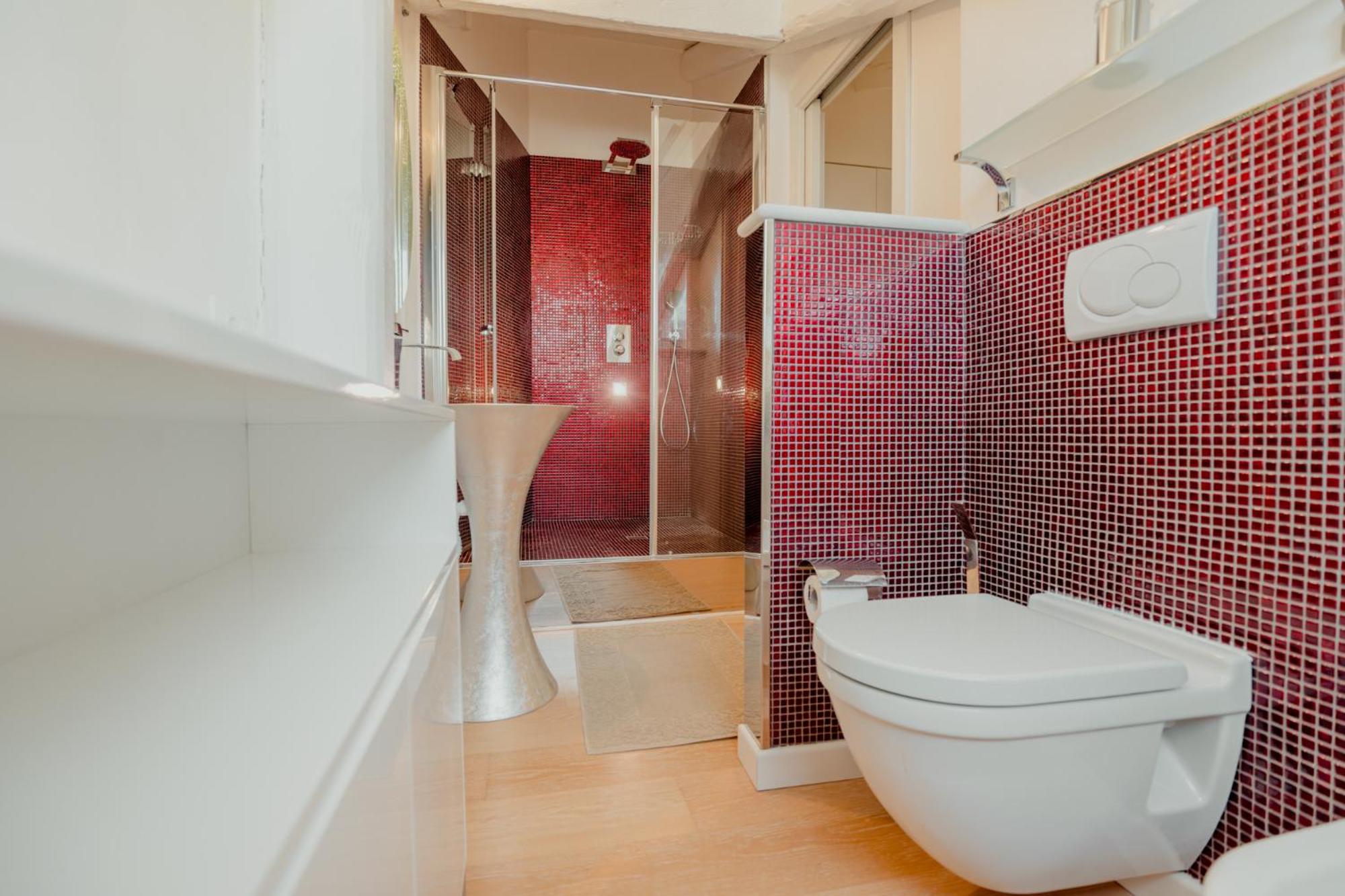 Aphrodite Luxury APT with Jacuzzi photo 5