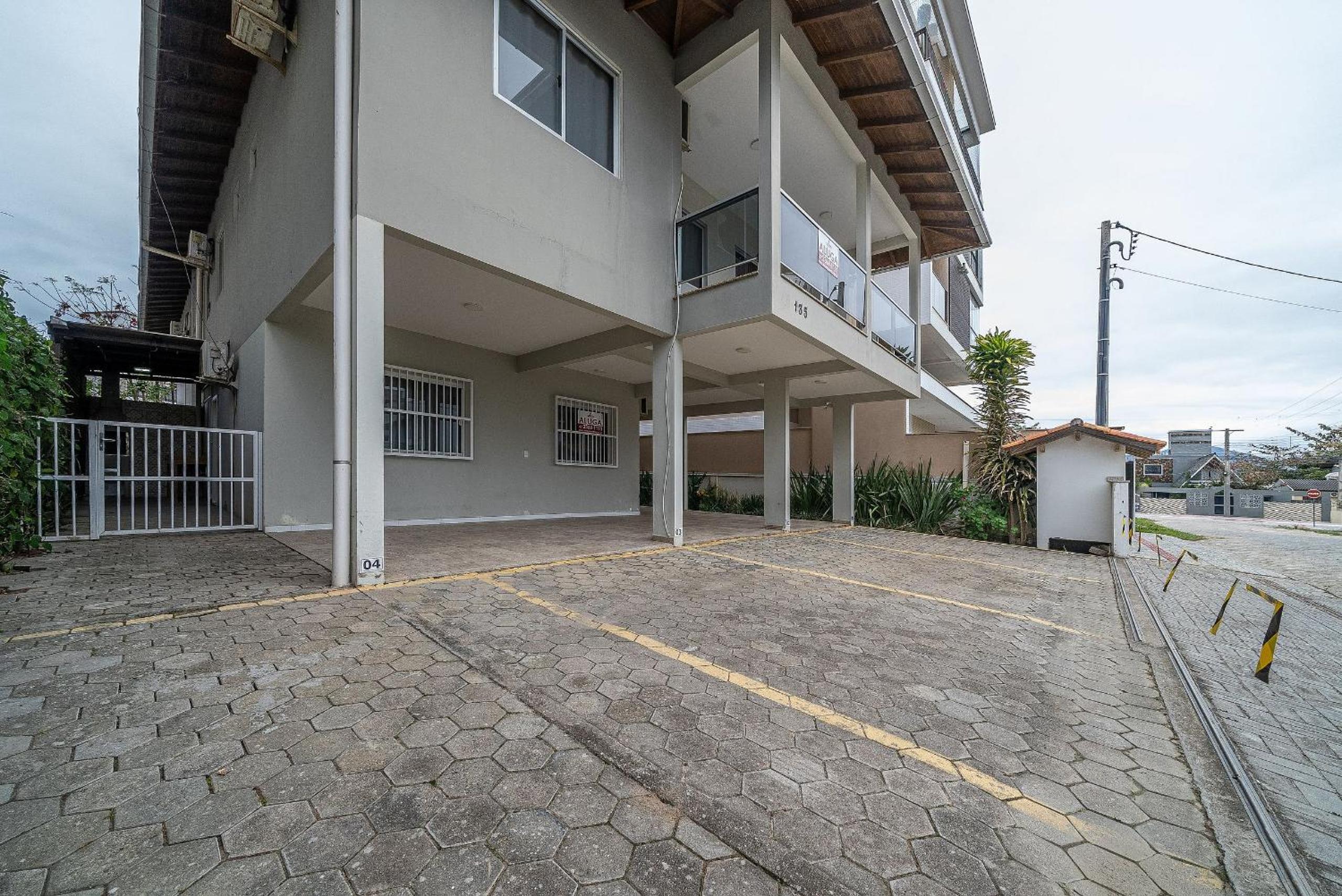 097 - Apto econômico de 02 quartos em Canto Grande