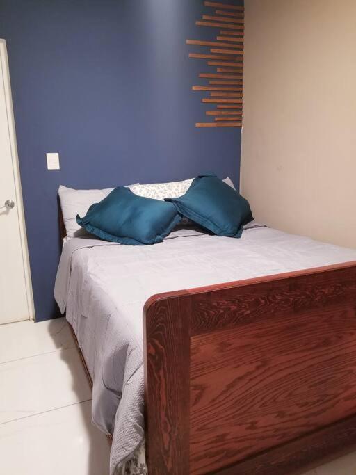 Moderna habitación/baño privada