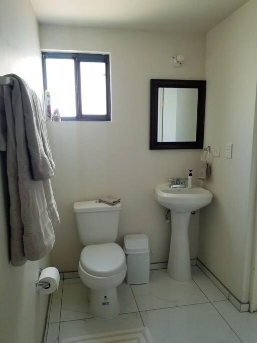 Moderna habitación/baño privada