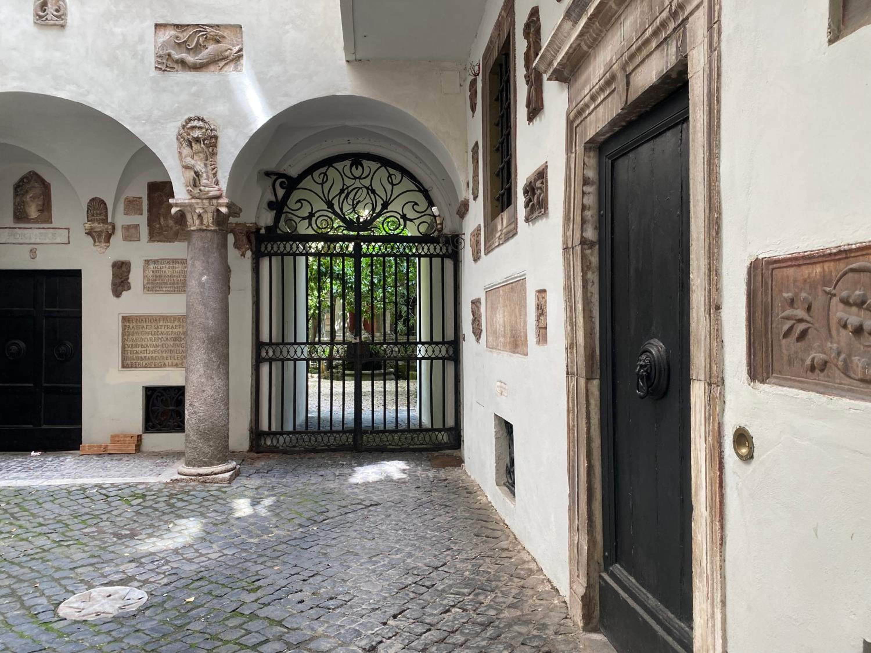 Rome Center, luxury & history in Via Monserrato