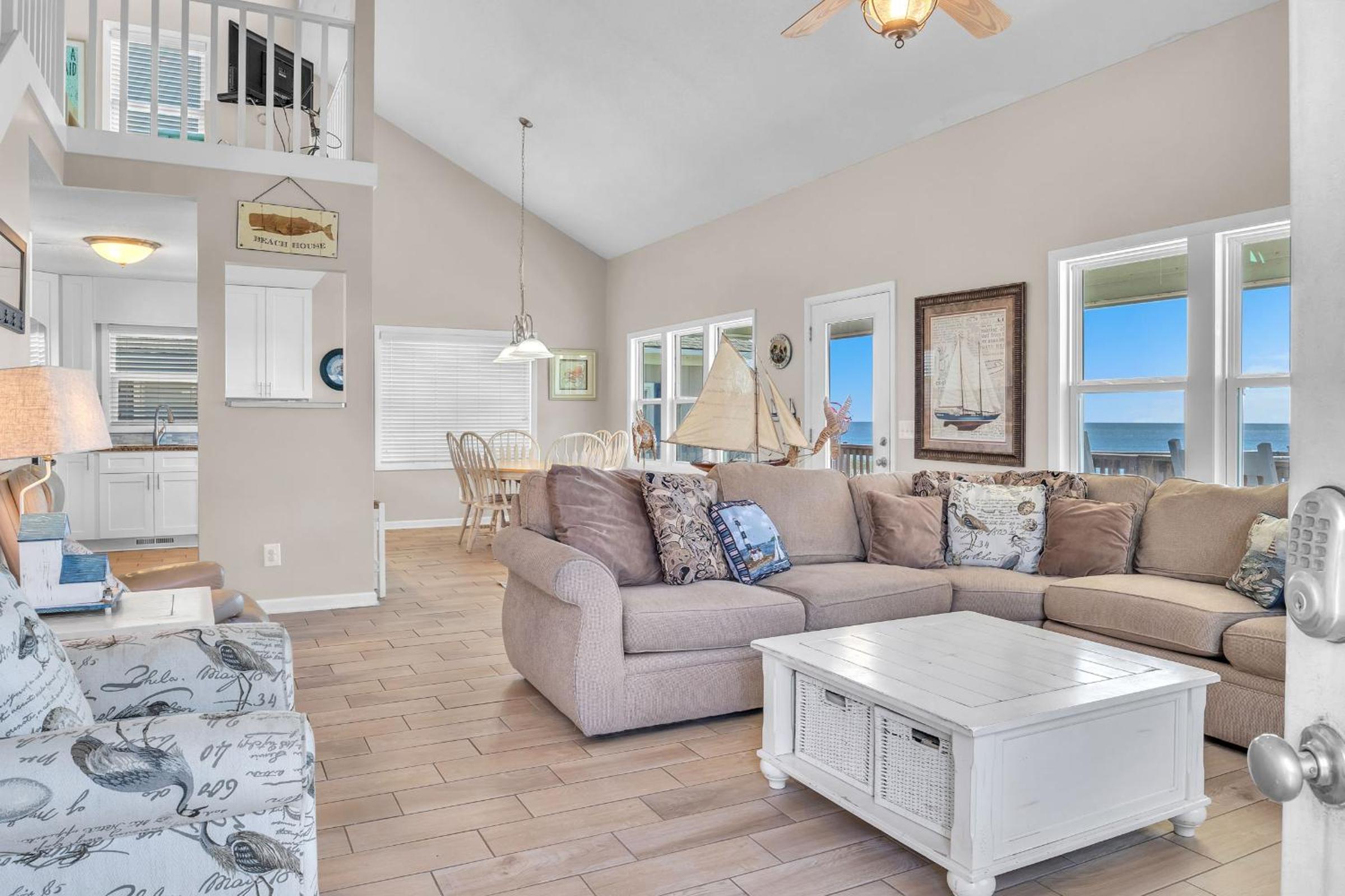 Front Row by Oak Island Accommodations view 4