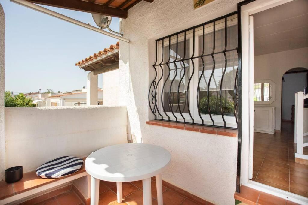 Casita en Empuriabrava con jardin AV-17