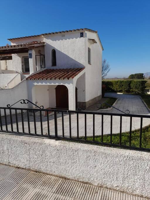 Casita en Empuriabrava con jardin AV-17