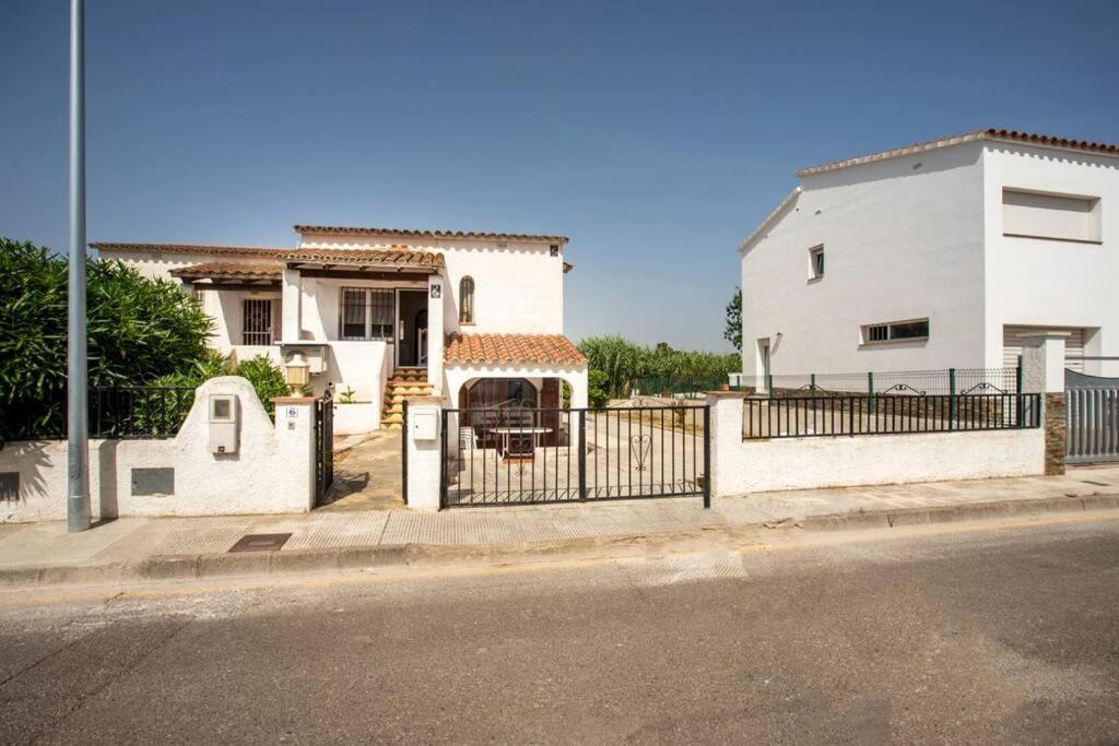 Casita en Empuriabrava con jardin AV-17