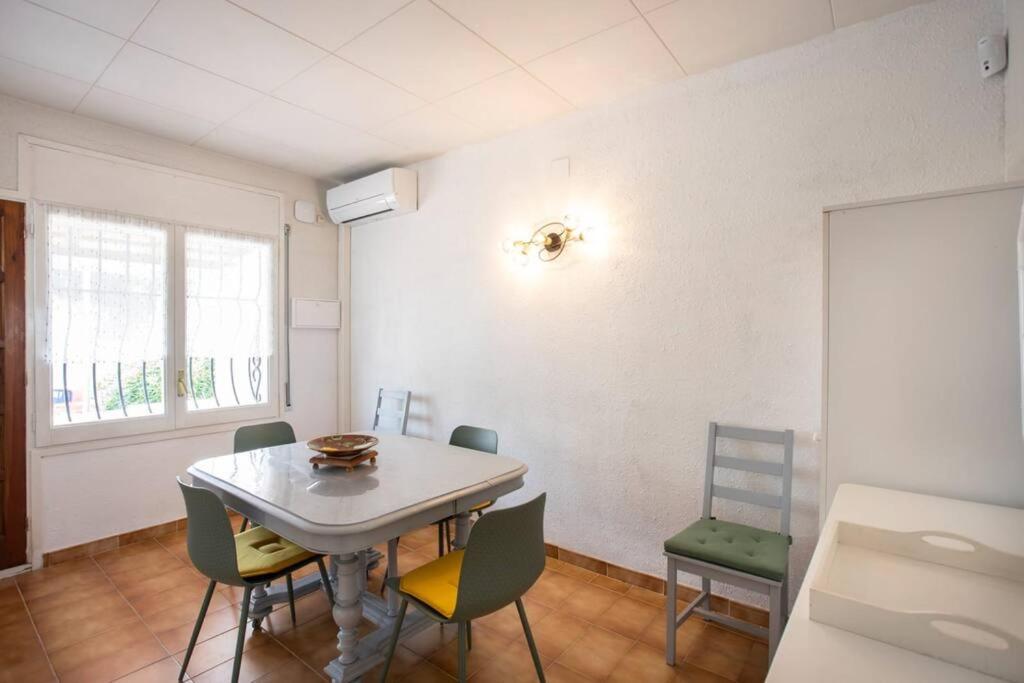 Casita en Empuriabrava con jardin AV-17