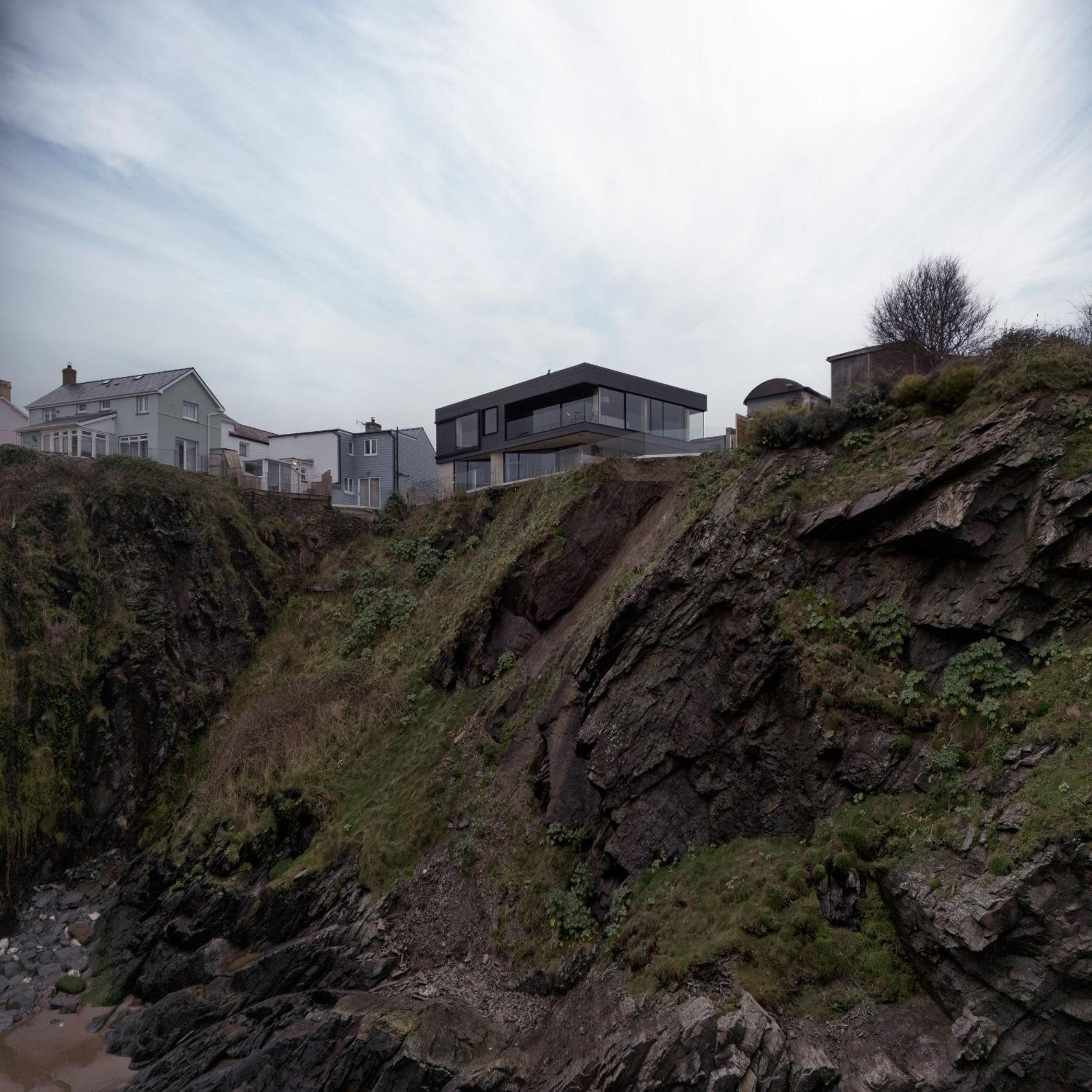 Edge House