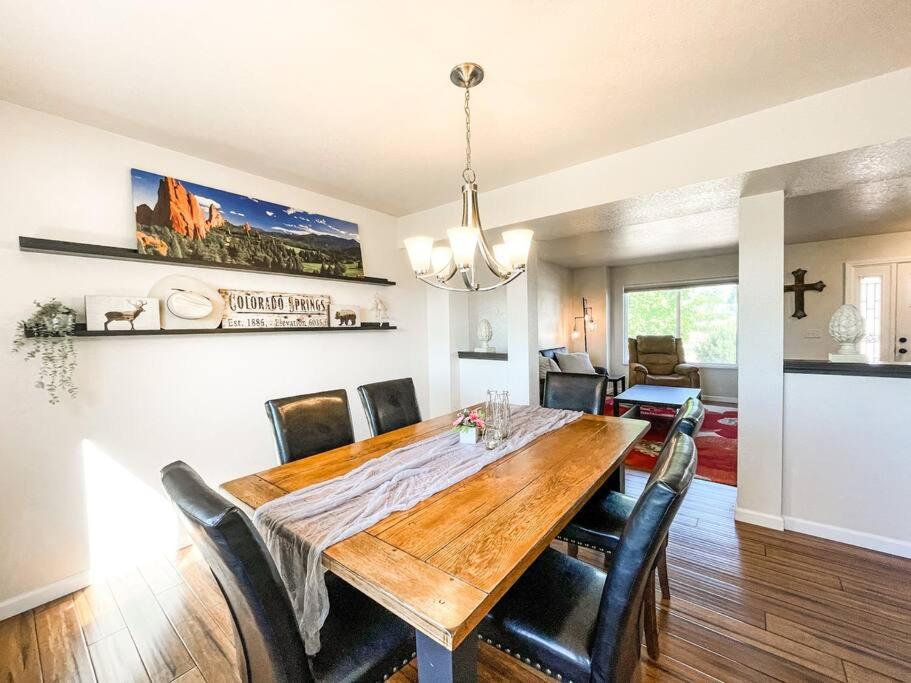 Trailside Getaway / mins to ft. carson/airport view 4