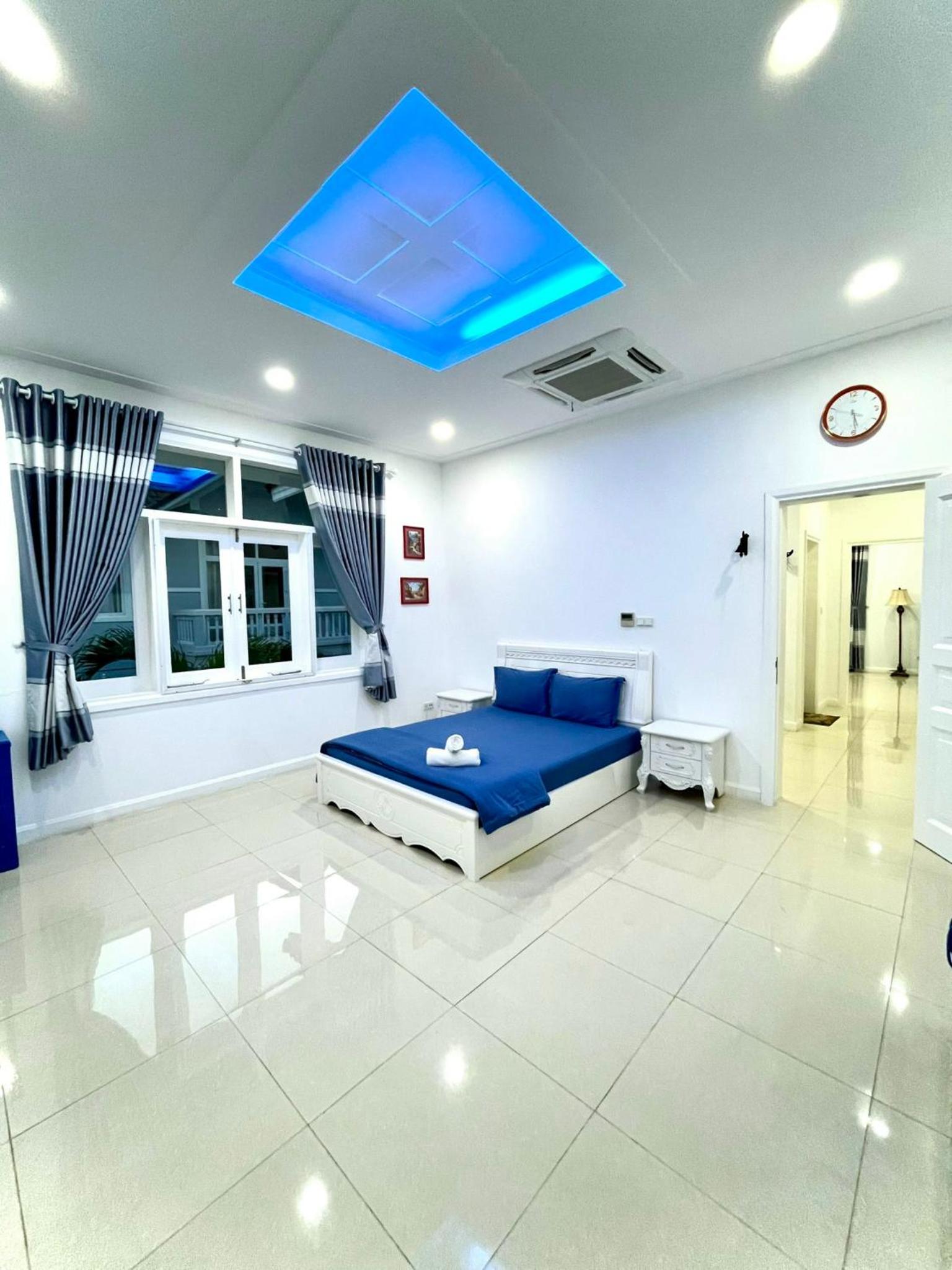 Villa Near the Beach 5 Bedrooms pe24