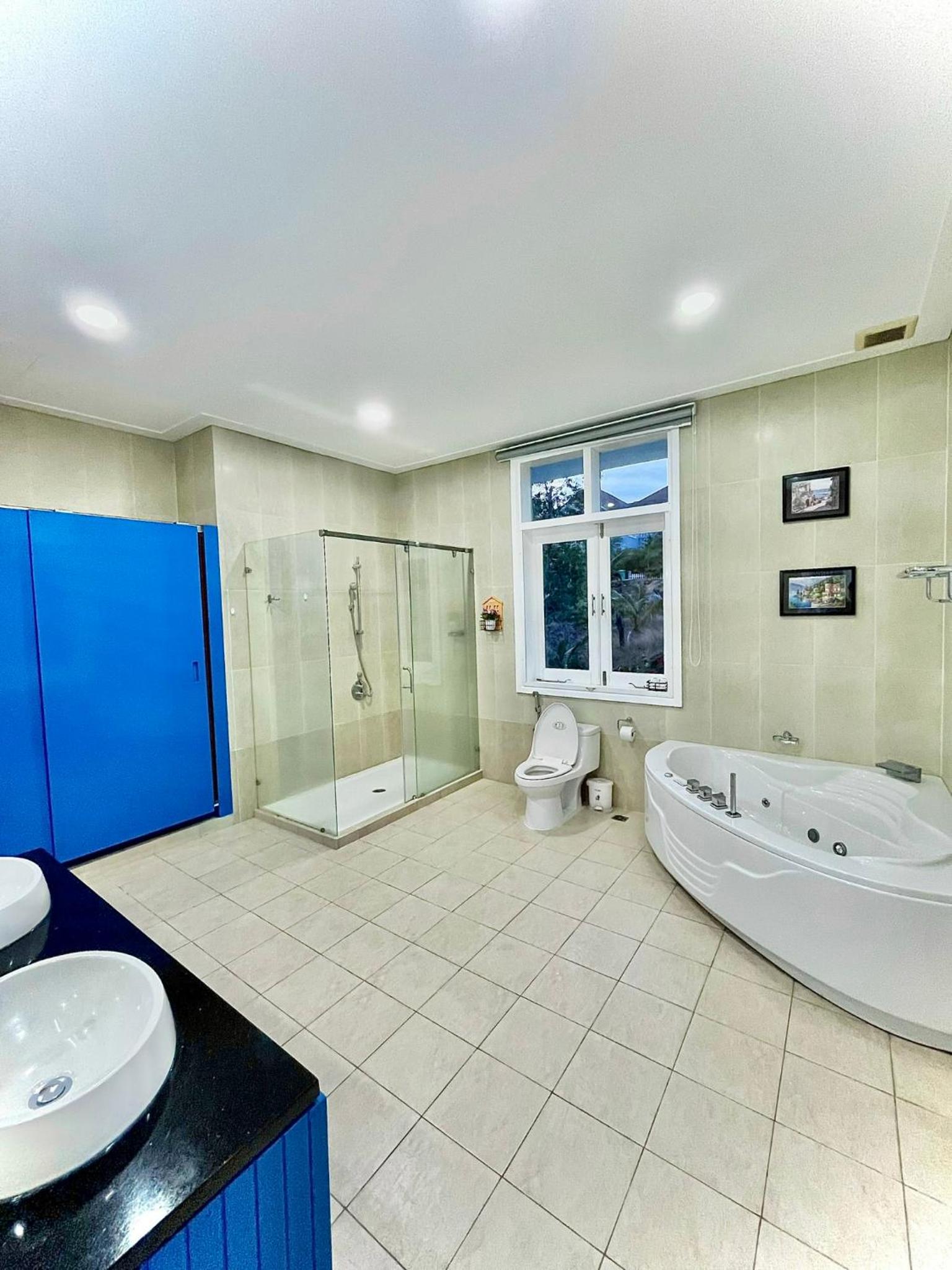 Villa Near the Beach 5 Bedrooms pe24