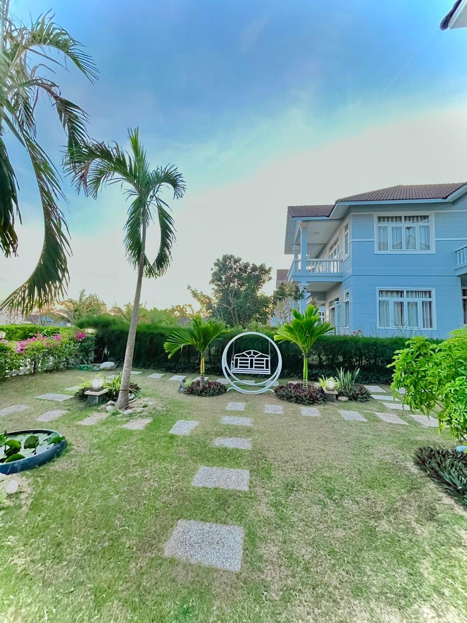 Villa Near the Beach 5 Bedrooms pe24