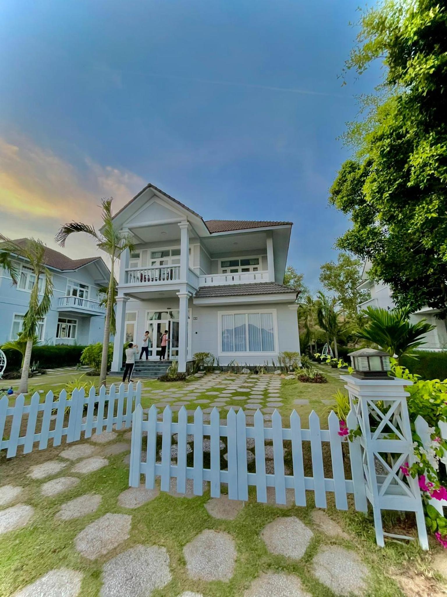 Villa Near the Beach 5 Bedrooms pe24