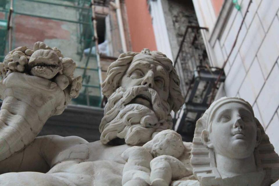 MARIA ROSARIA A SANTA CHIARA Spaccanapoli