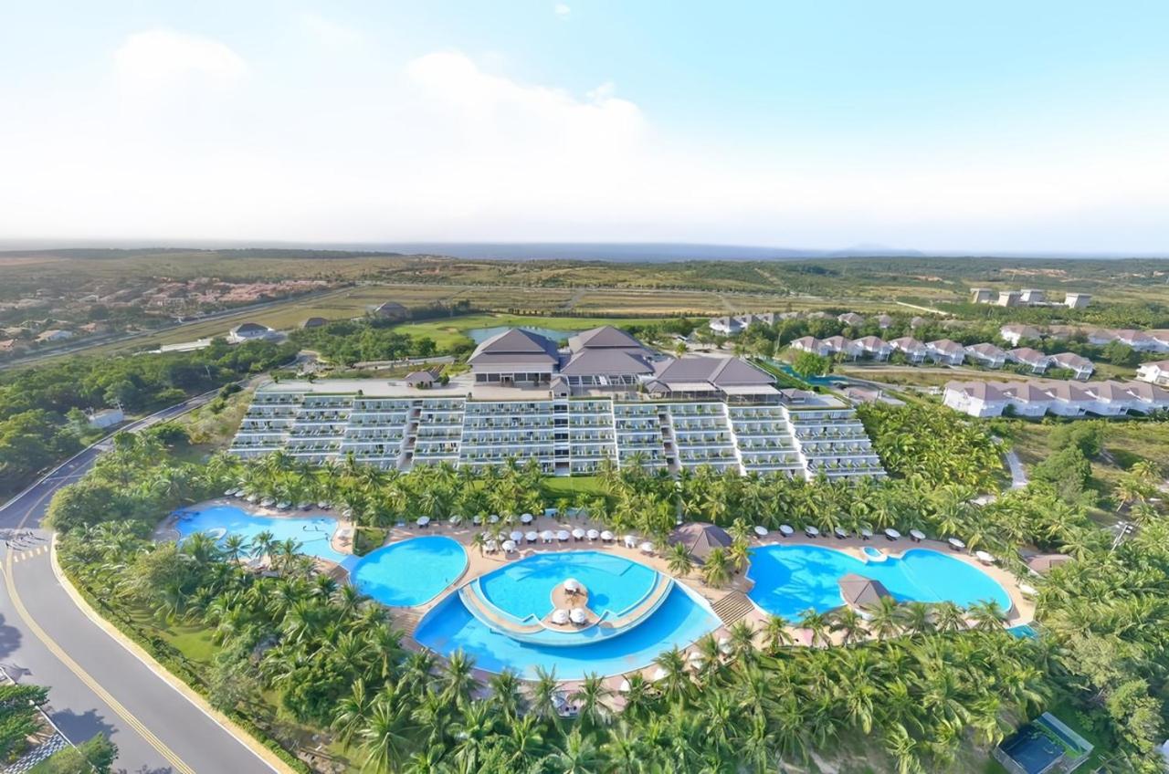 Villa Near the Beach 5 Bedrooms pe24