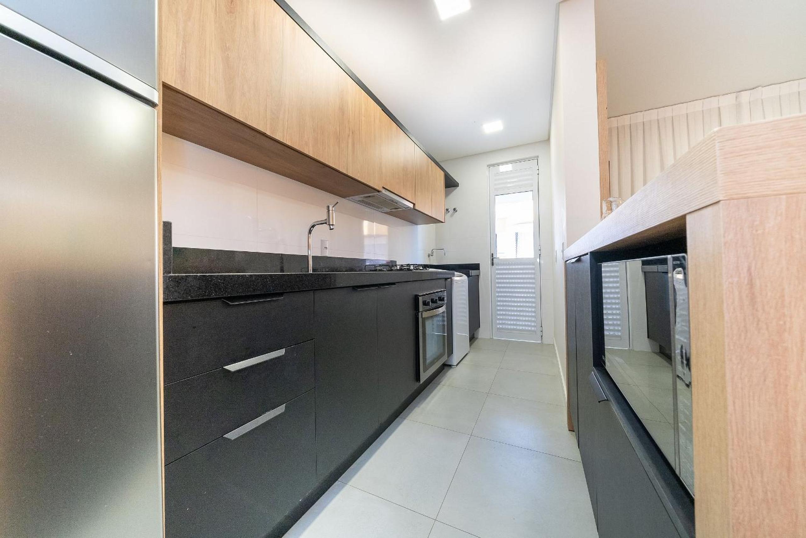 195 - Apartamento com 2 dormitórios a 50m da praia de Mariscal