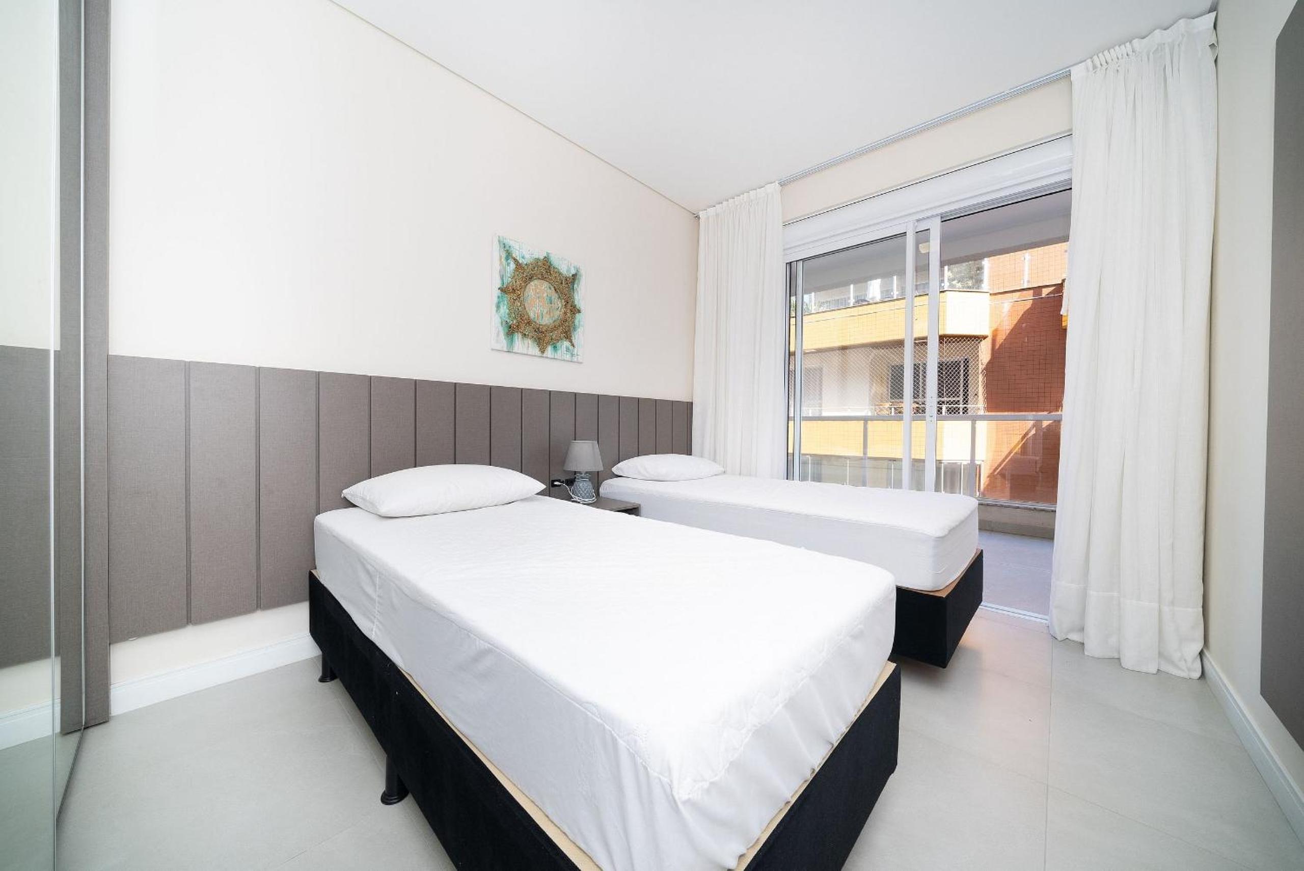 195 - Apartamento com 2 dormitórios a 50m da praia de Mariscal