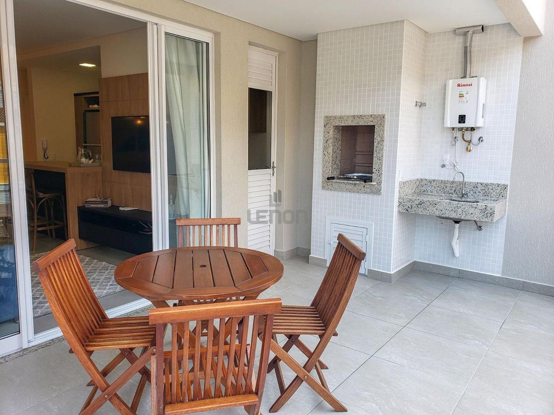 195 - Apartamento com 2 dormitórios a 50m da praia de Mariscal