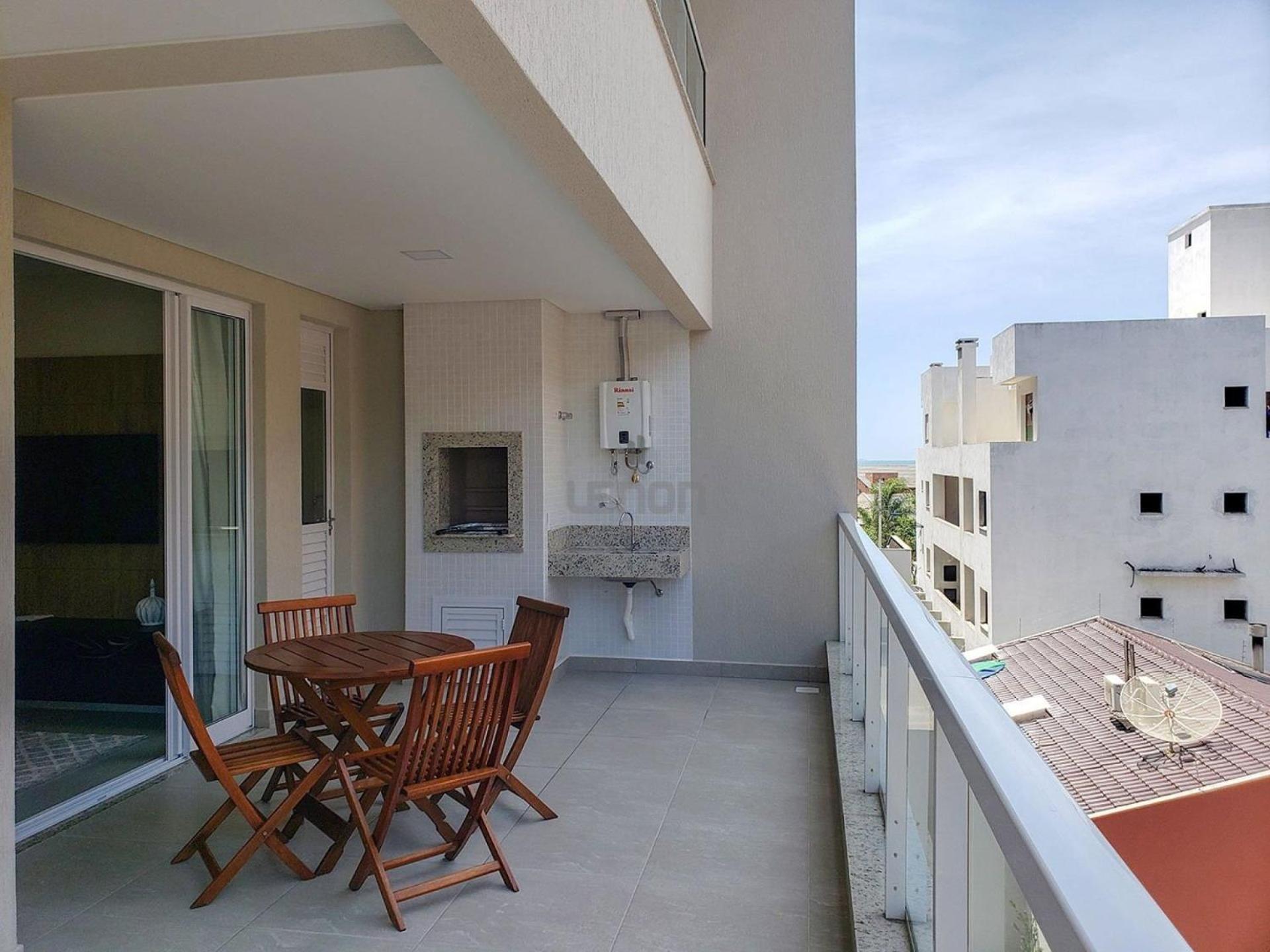 195 - Apartamento com 2 dormitórios a 50m da praia de Mariscal