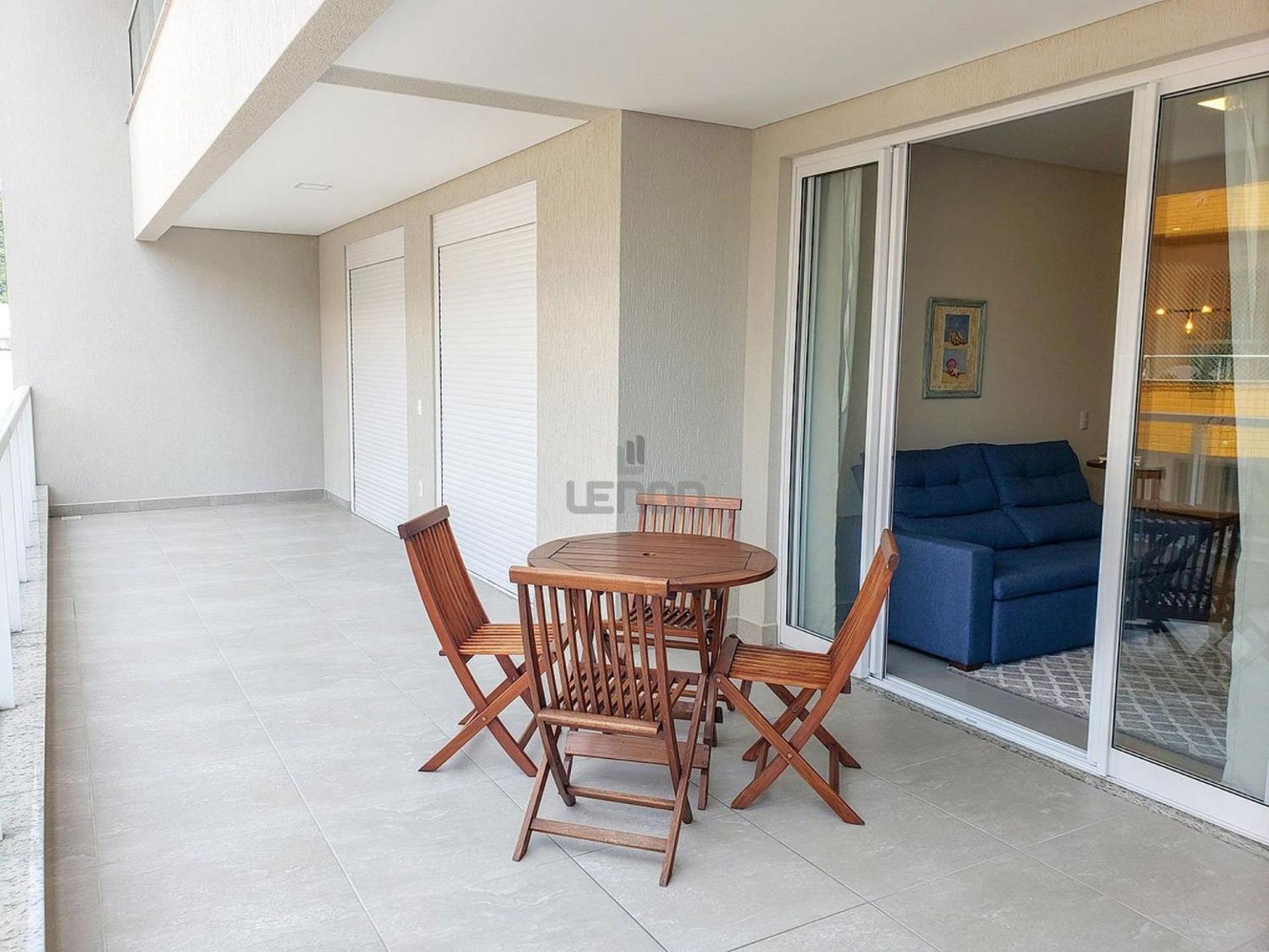 195 - Apartamento com 2 dormitórios a 50m da praia de Mariscal