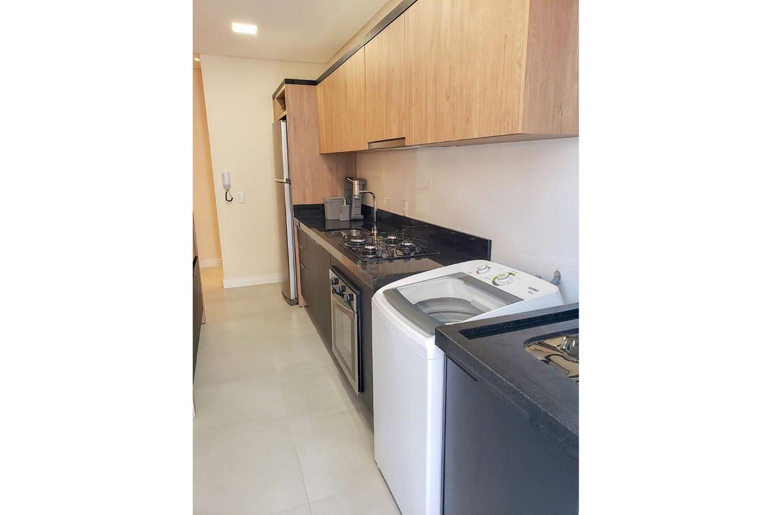 195 - Apartamento com 2 dormitórios a 50m da praia de Mariscal