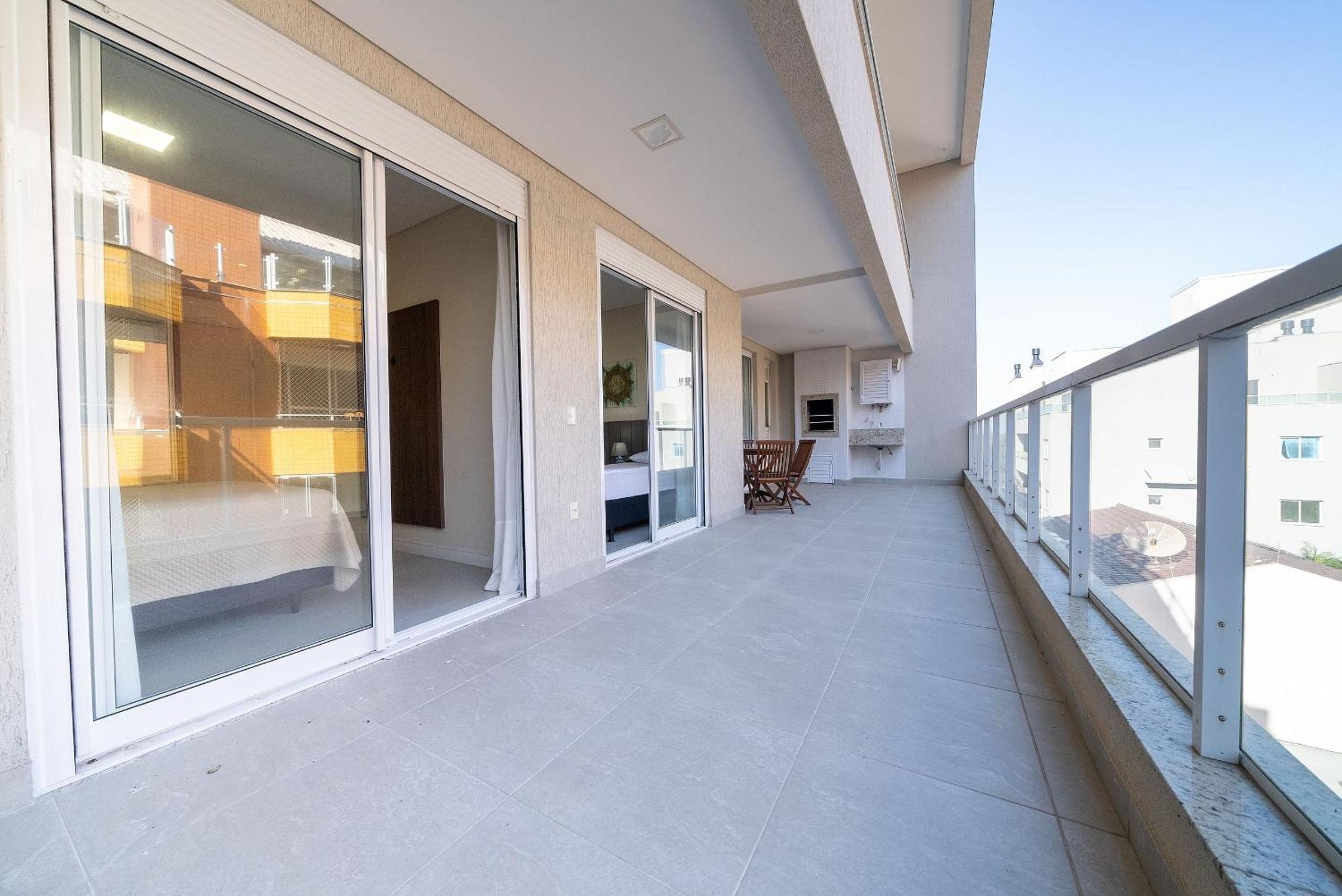 195 - Apartamento com 2 dormitórios a 50m da praia de Mariscal