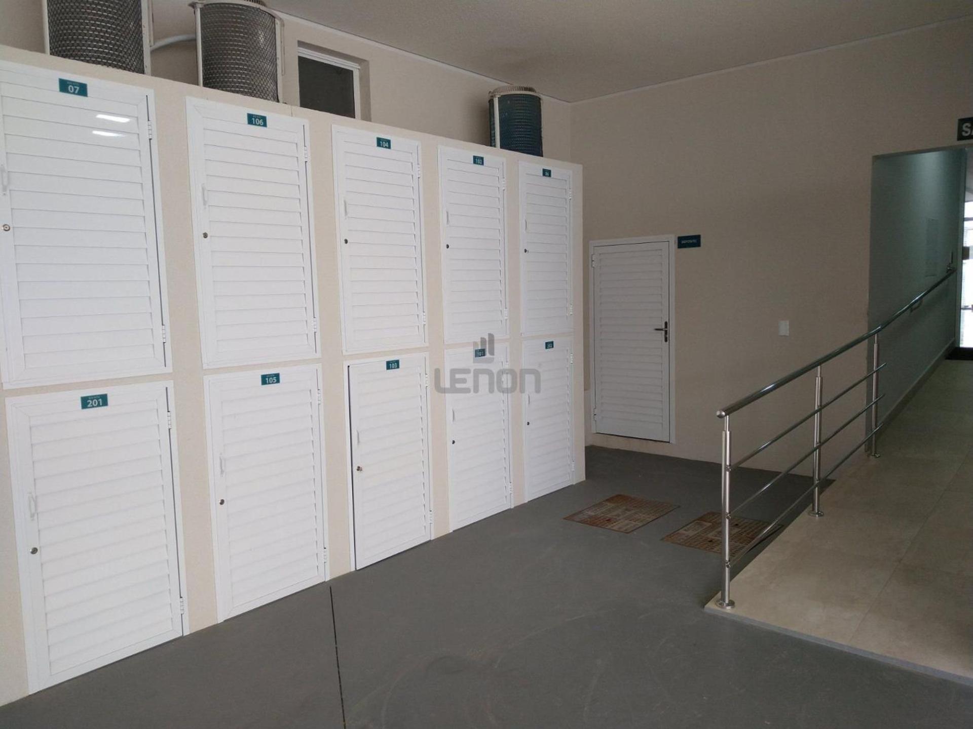 195 - Apartamento com 2 dormitórios a 50m da praia de Mariscal