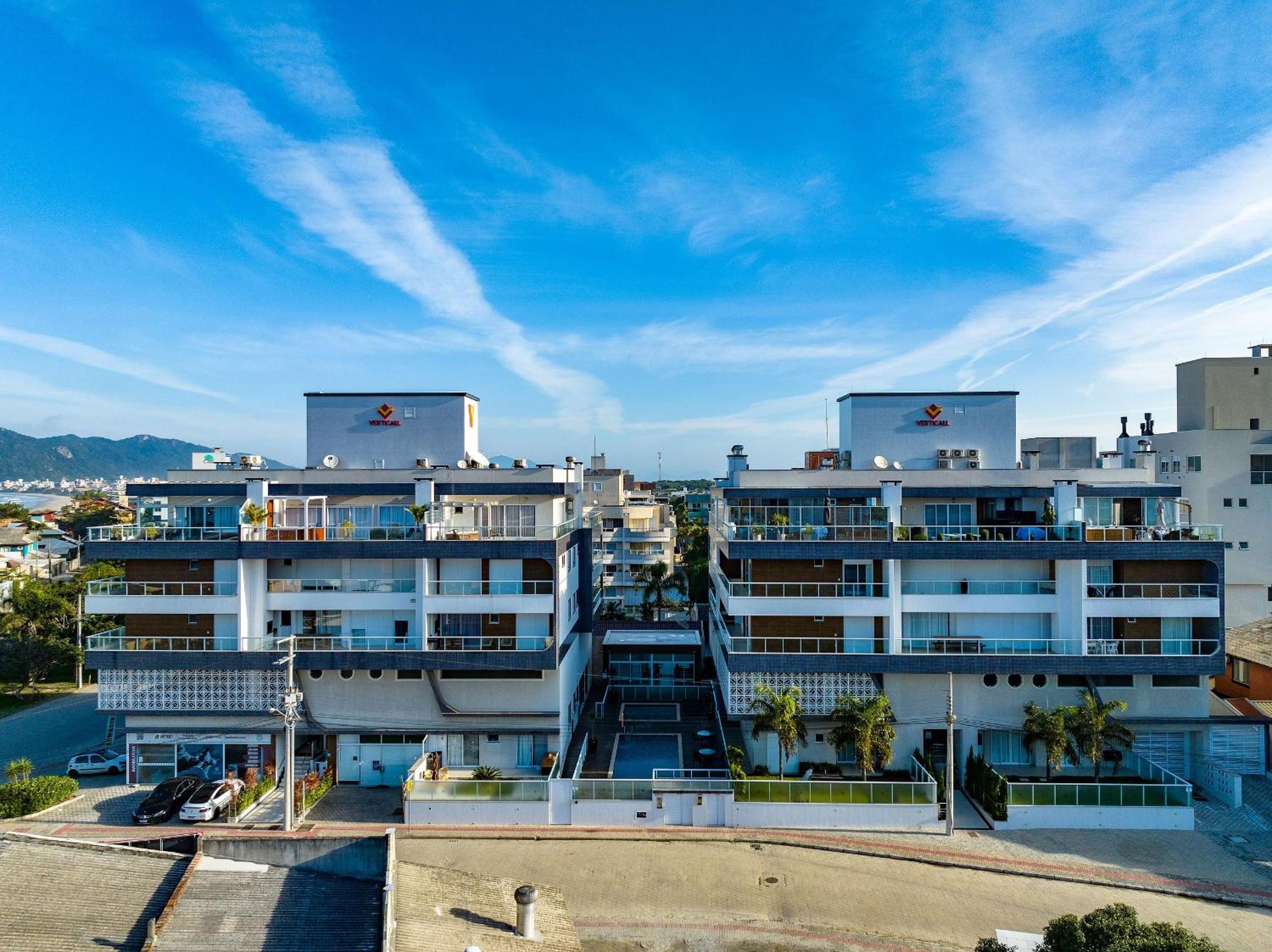 195 - Apartamento com 2 dormitórios a 50m da praia de Mariscal