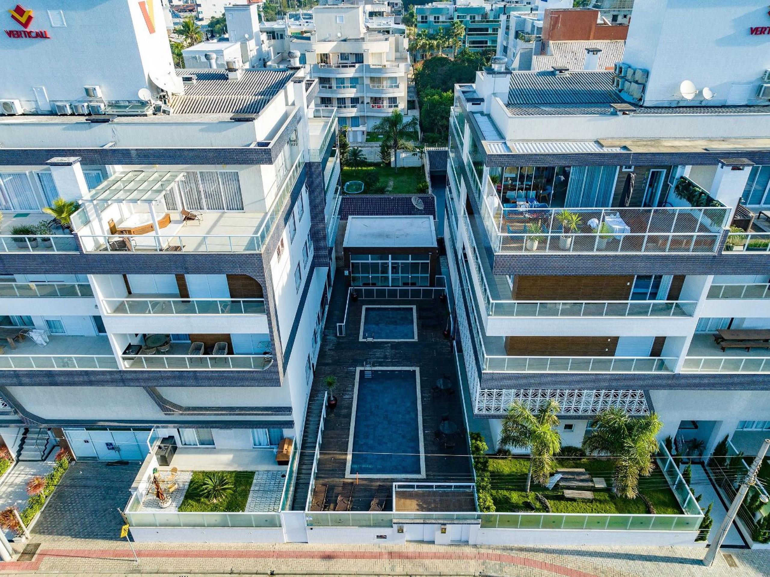 195 - Apartamento com 2 dormitórios a 50m da praia de Mariscal