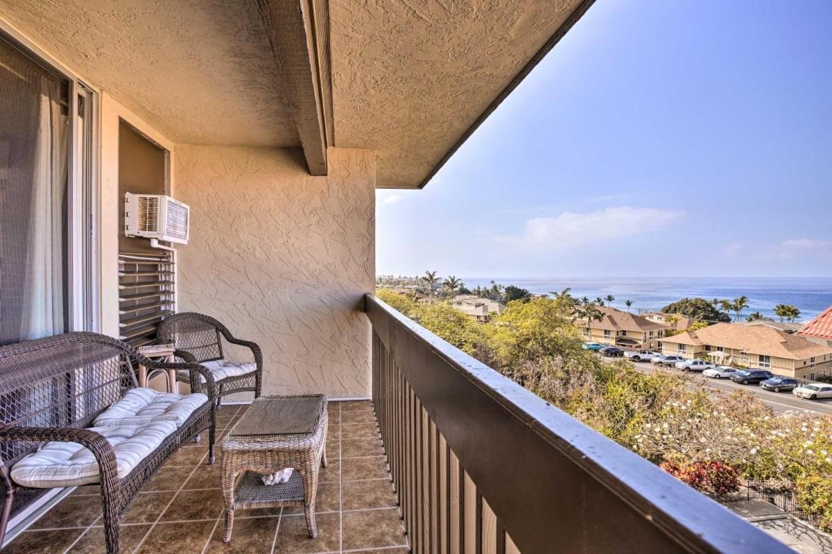 Kona Bay View Condo, Pool, Lanai, Walk to Town and Dining, AC, Free Parking