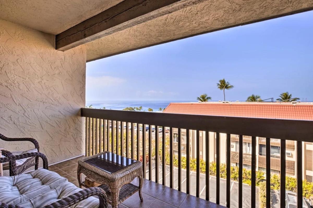 Kona Bay View Condo, Pool, Lanai, Walk to Town and Dining, AC, Free Parking
