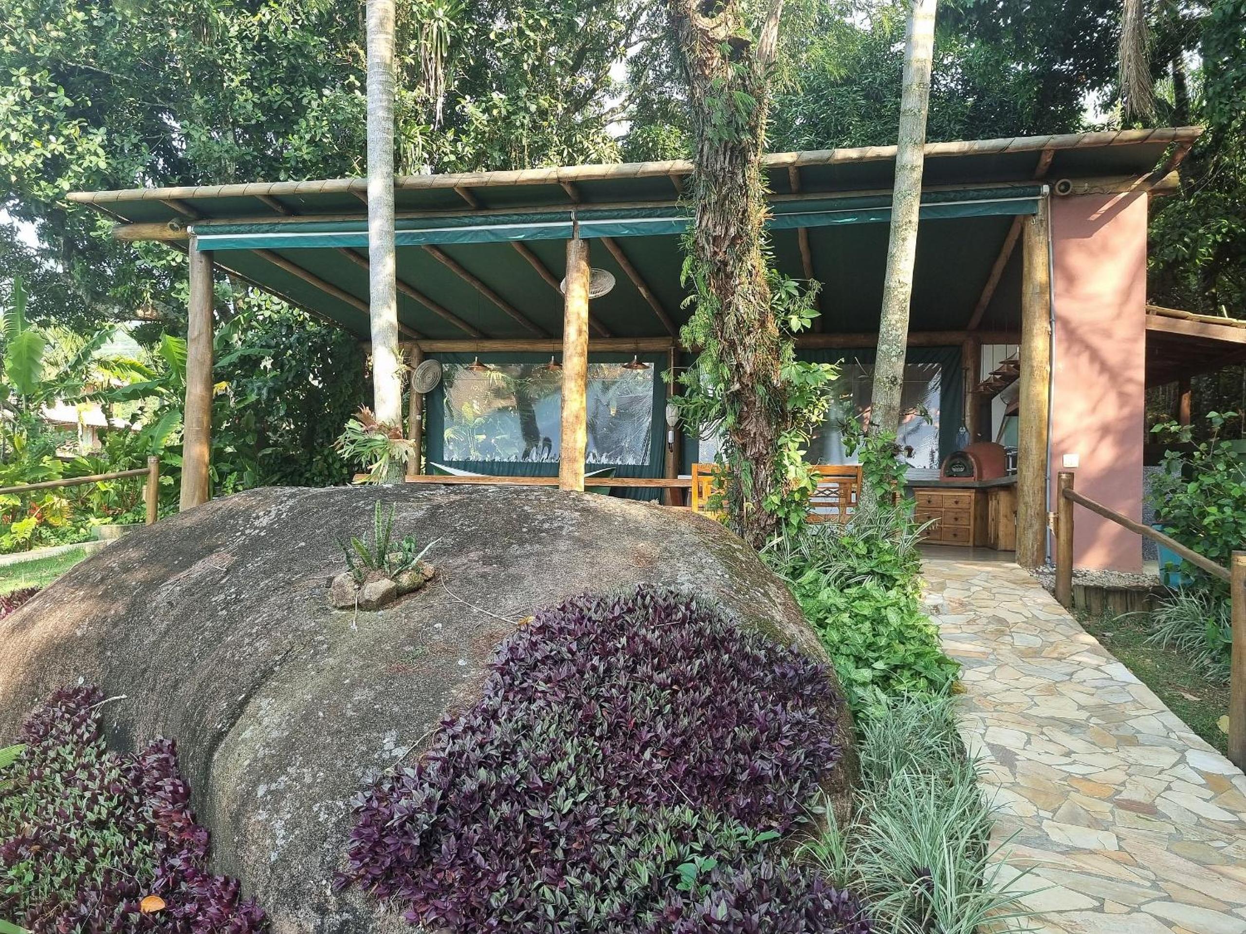 House in a condominium with leisure near the beach