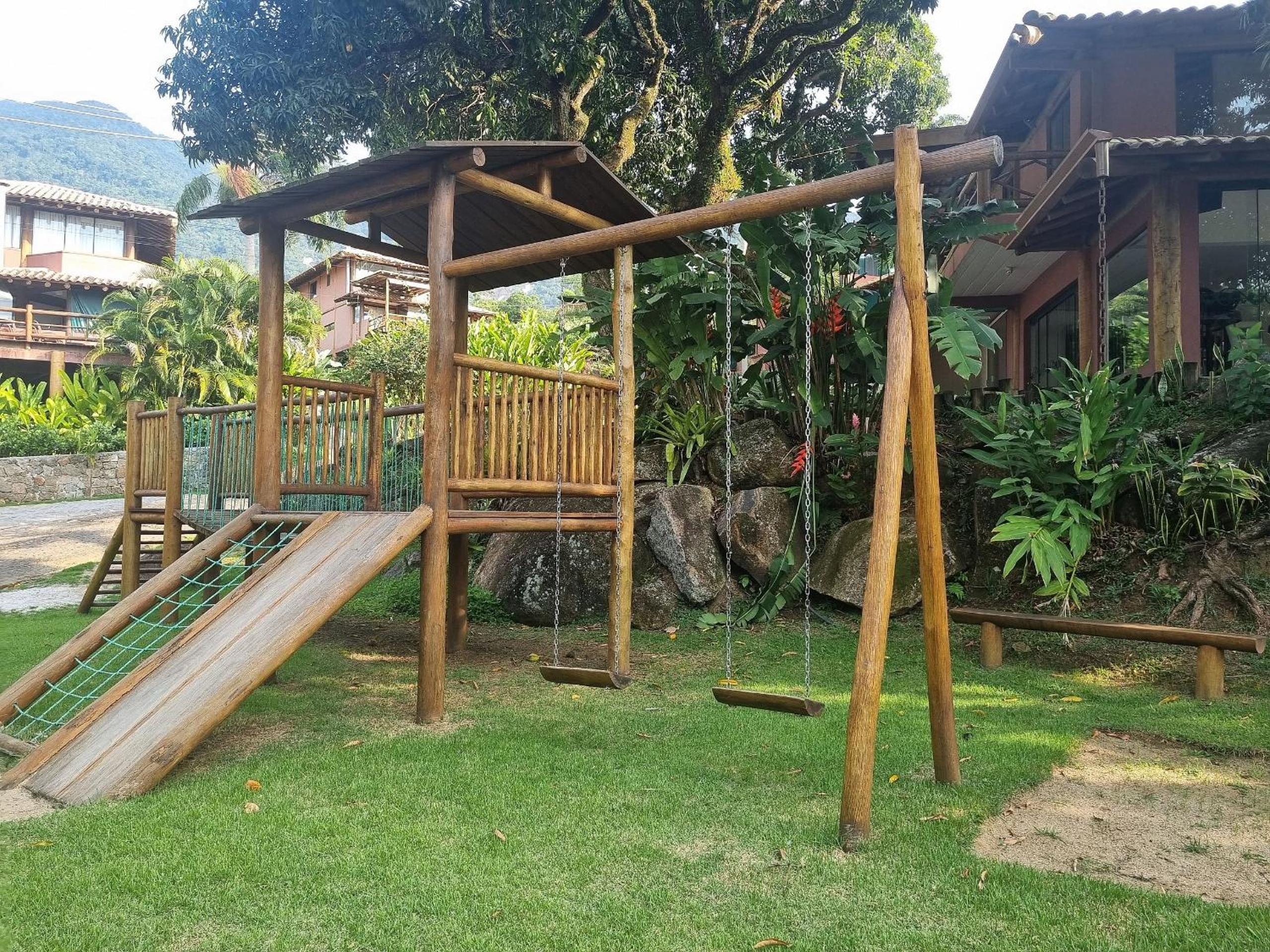 House in a condominium with leisure near the beach