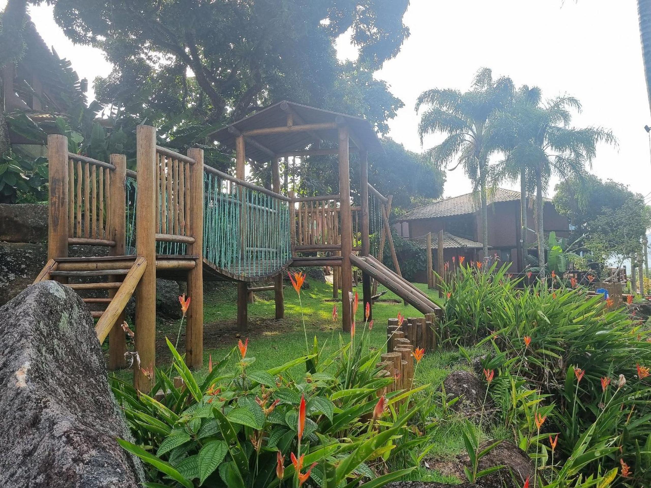 House in a condominium with leisure near the beach