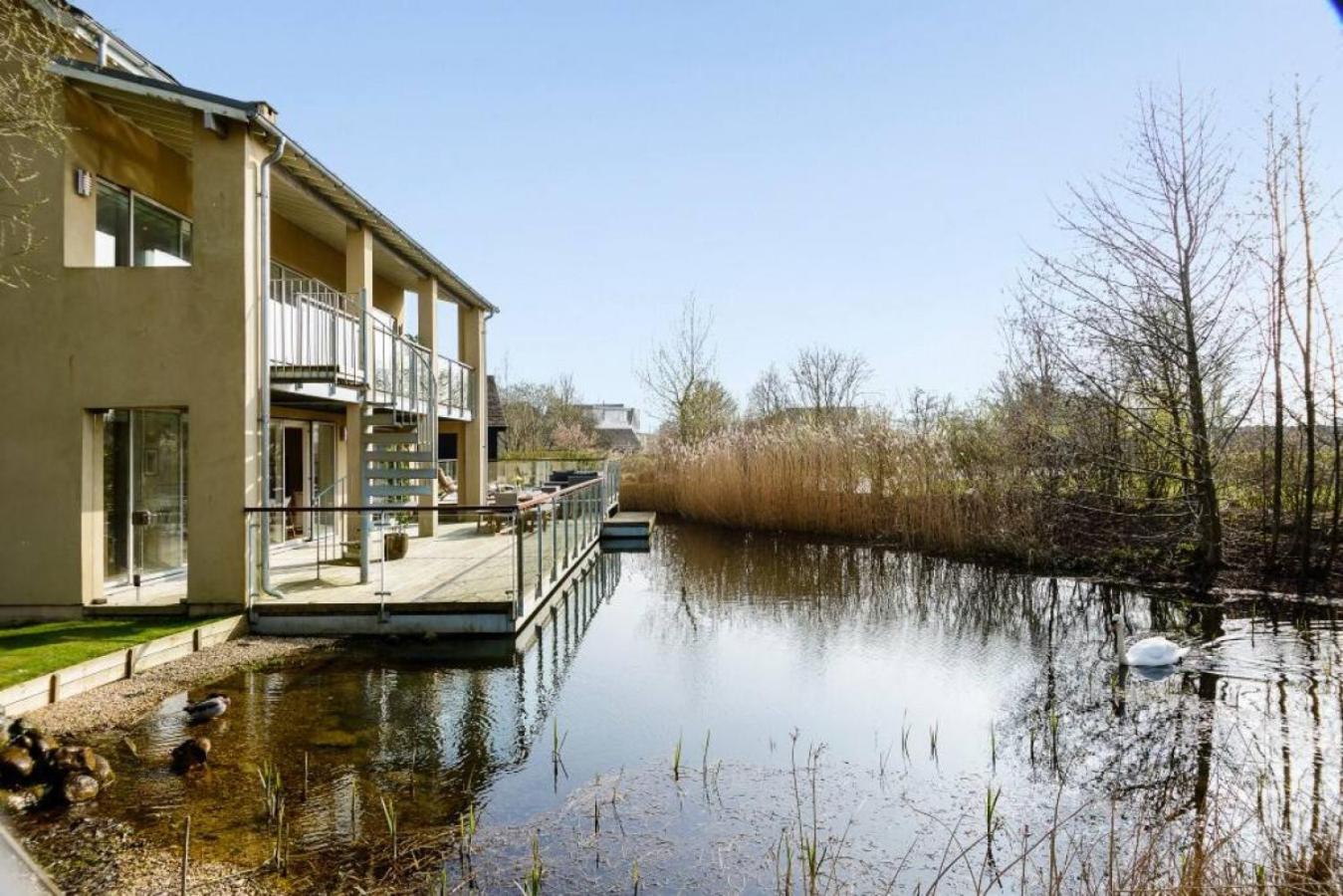 Hotel Garden Villa · Garden Villa - Cw70 - Hot Tub - Lakeside Spa