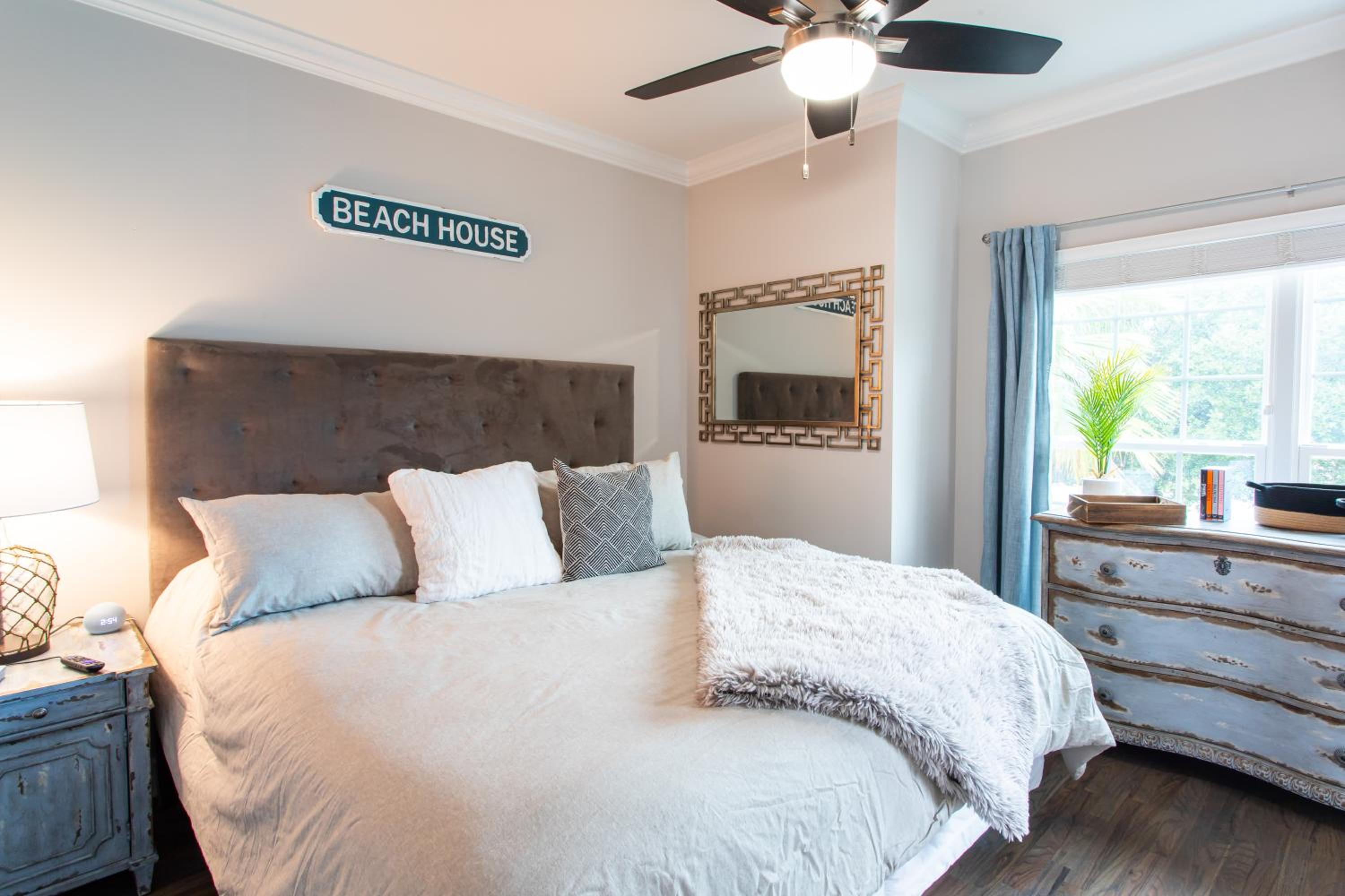Lux Beatles themed beach home, 5 min WALK to Beach + Golf Cart, Dog Friendly! view 4